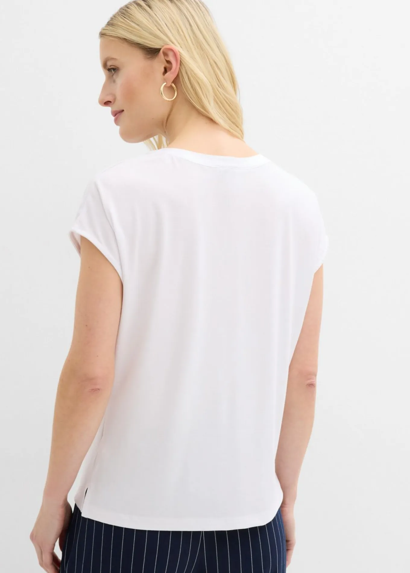 Camiseta con ribete de satén