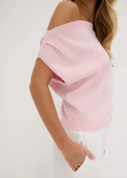 Camiseta con un hombro al descubierto