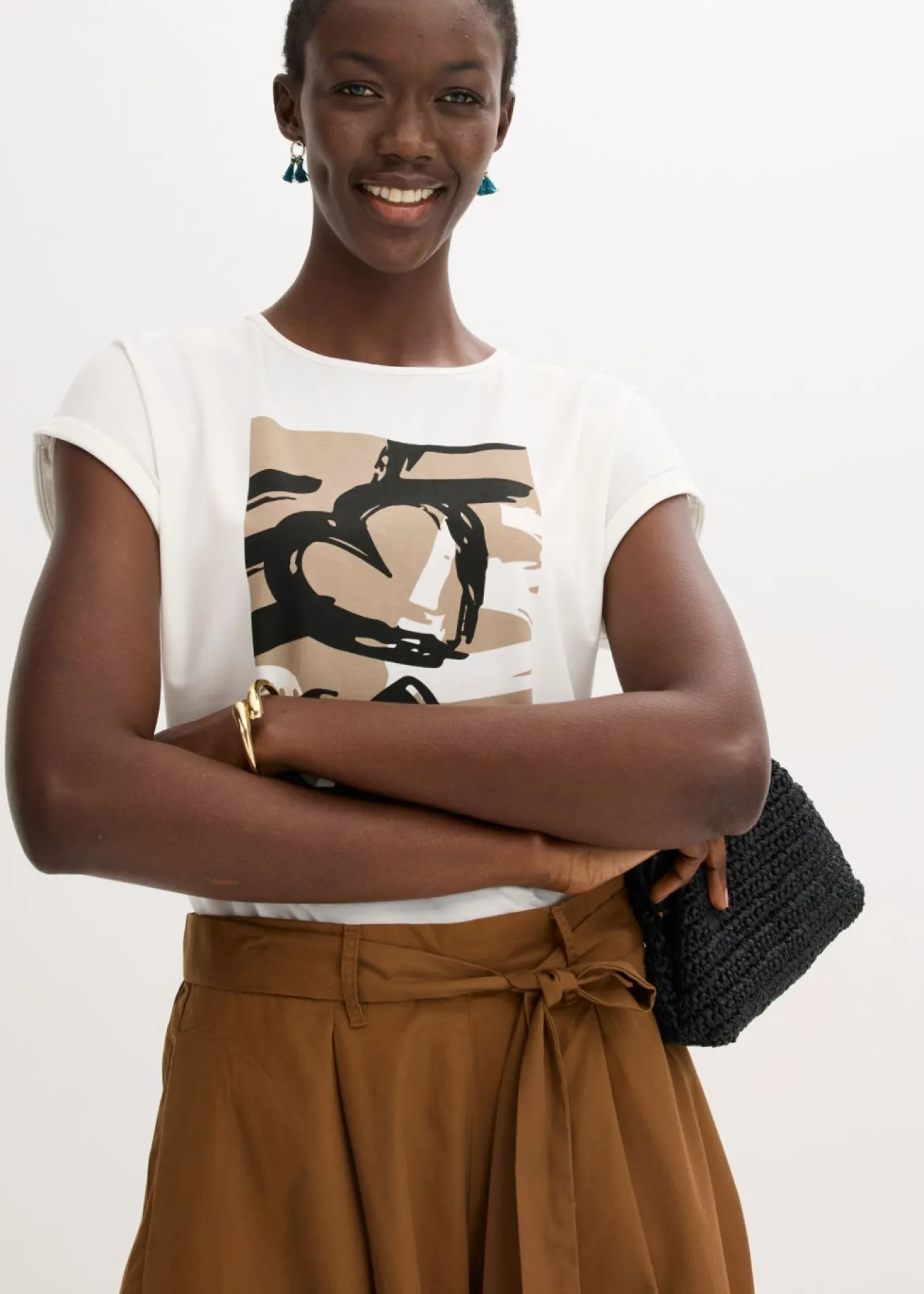 Camiseta con viscosa y piedras brillantes