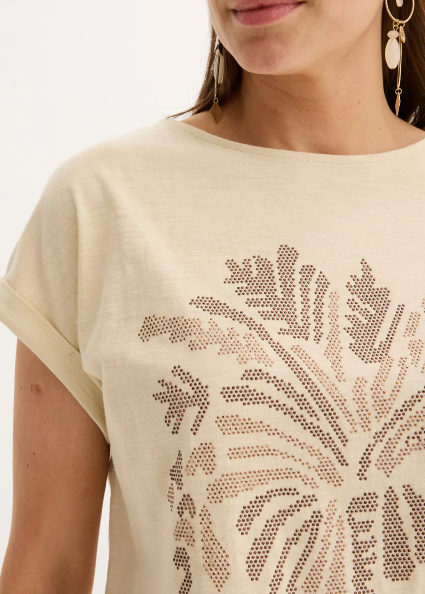 Camiseta de algodón con aplicación de tachuelas
