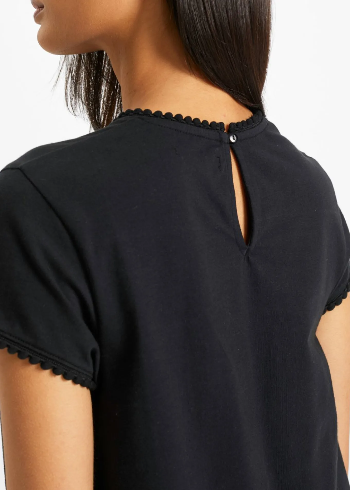 Camiseta de algodón con encaje
