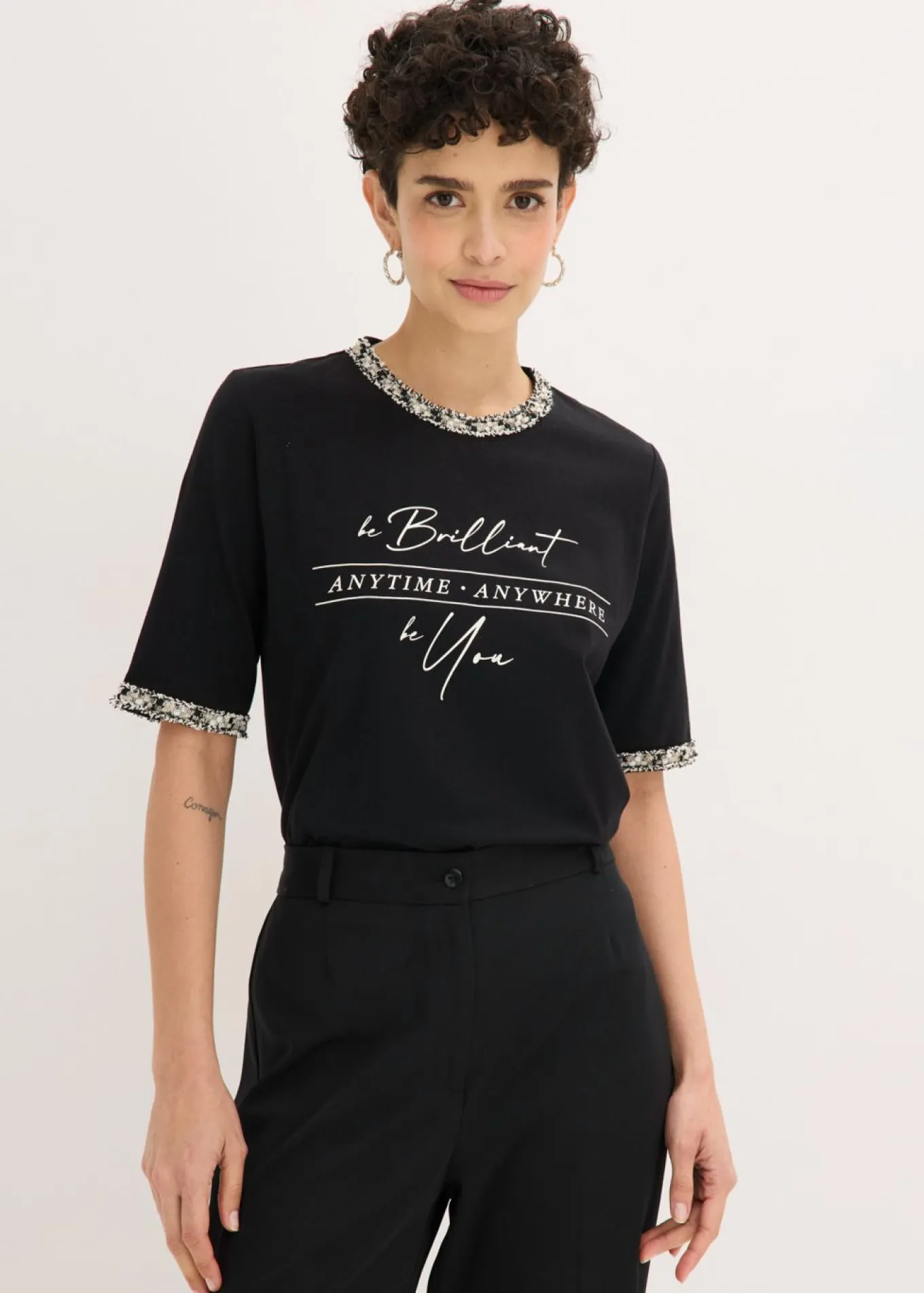 Camiseta de algodón orgánico con cinta decorativa