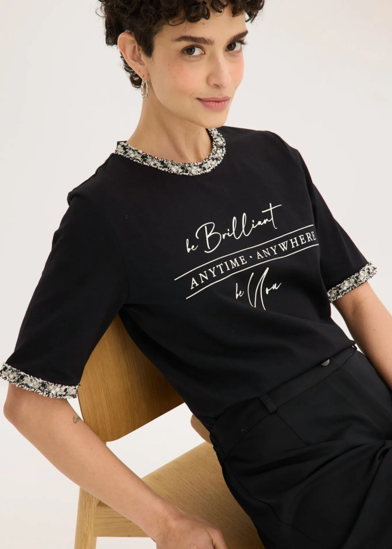 Camiseta de algodón orgánico con cinta decorativa