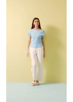 Camiseta de algodón orgánico puro con hombros al descubierto