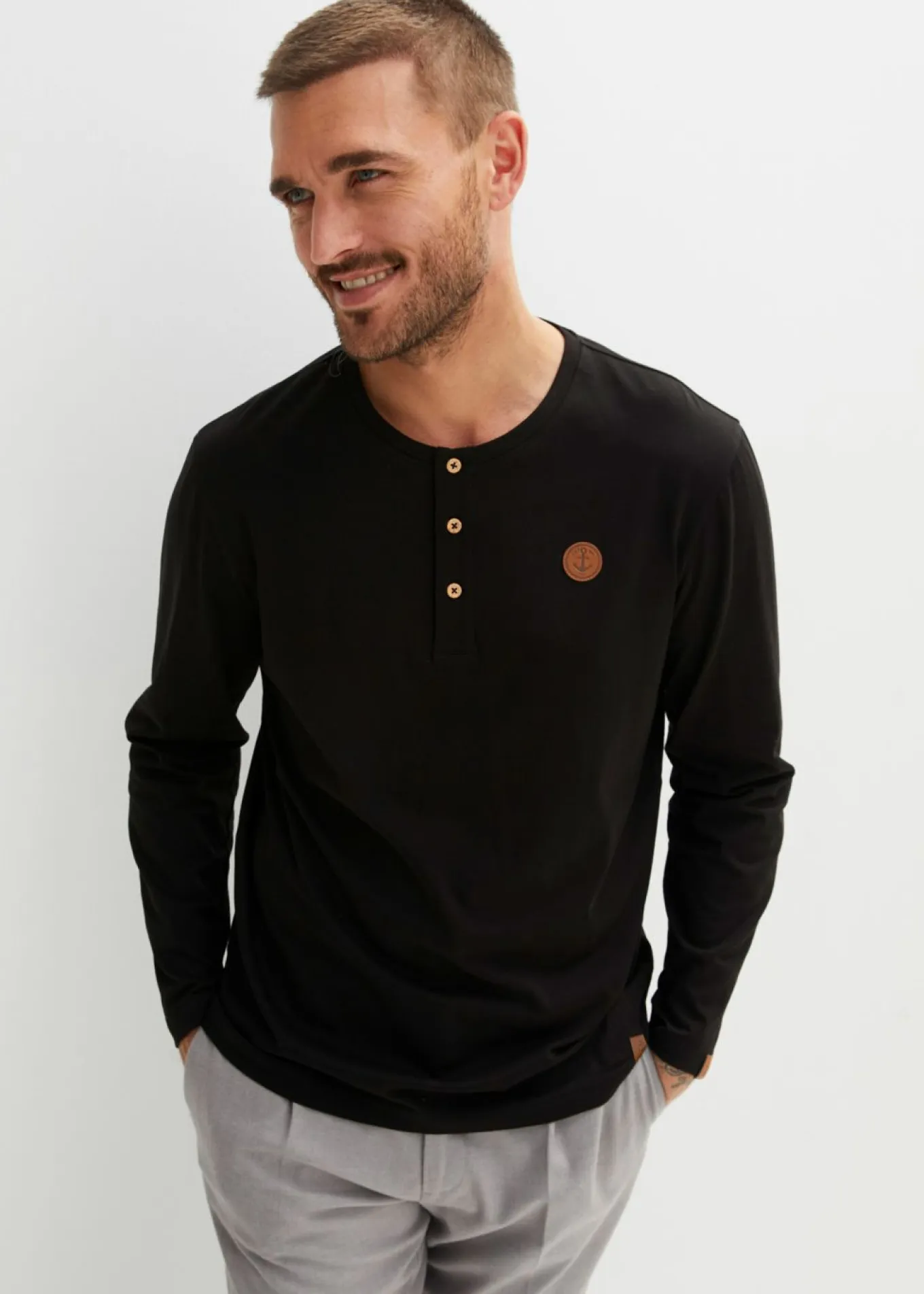 Camiseta de algodón orgánico puro con manga larga y cuello henley (2 unidades)