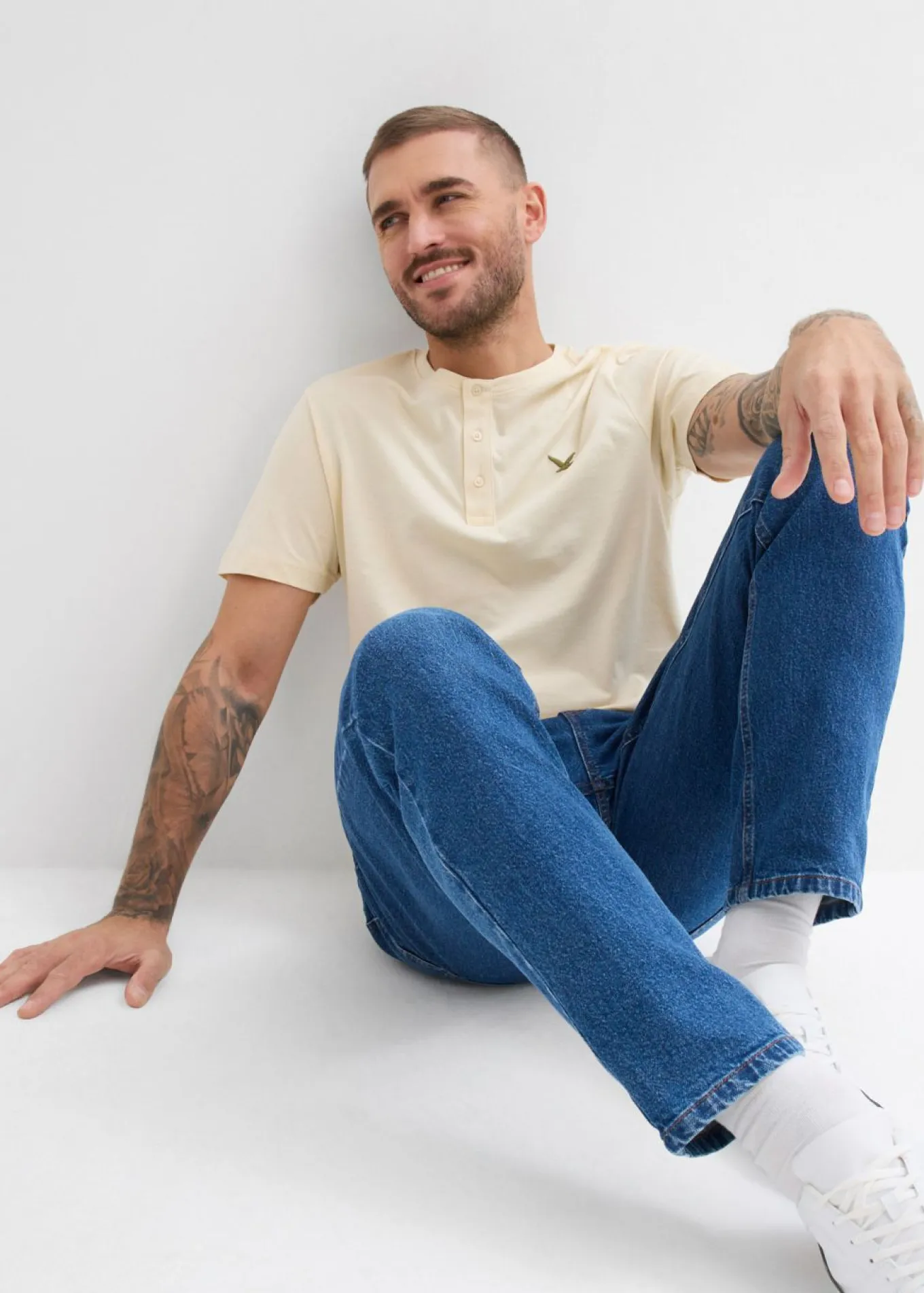 Camiseta de algodón orgánico puro con cuello henley (3 unidades)