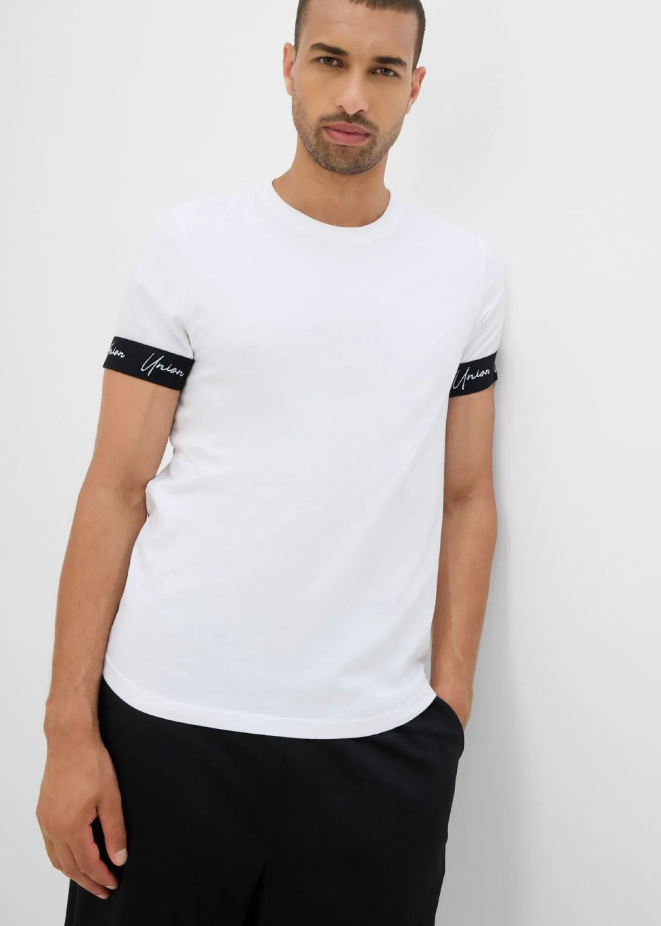 Camiseta de algodón orgánico puro con corte entallado