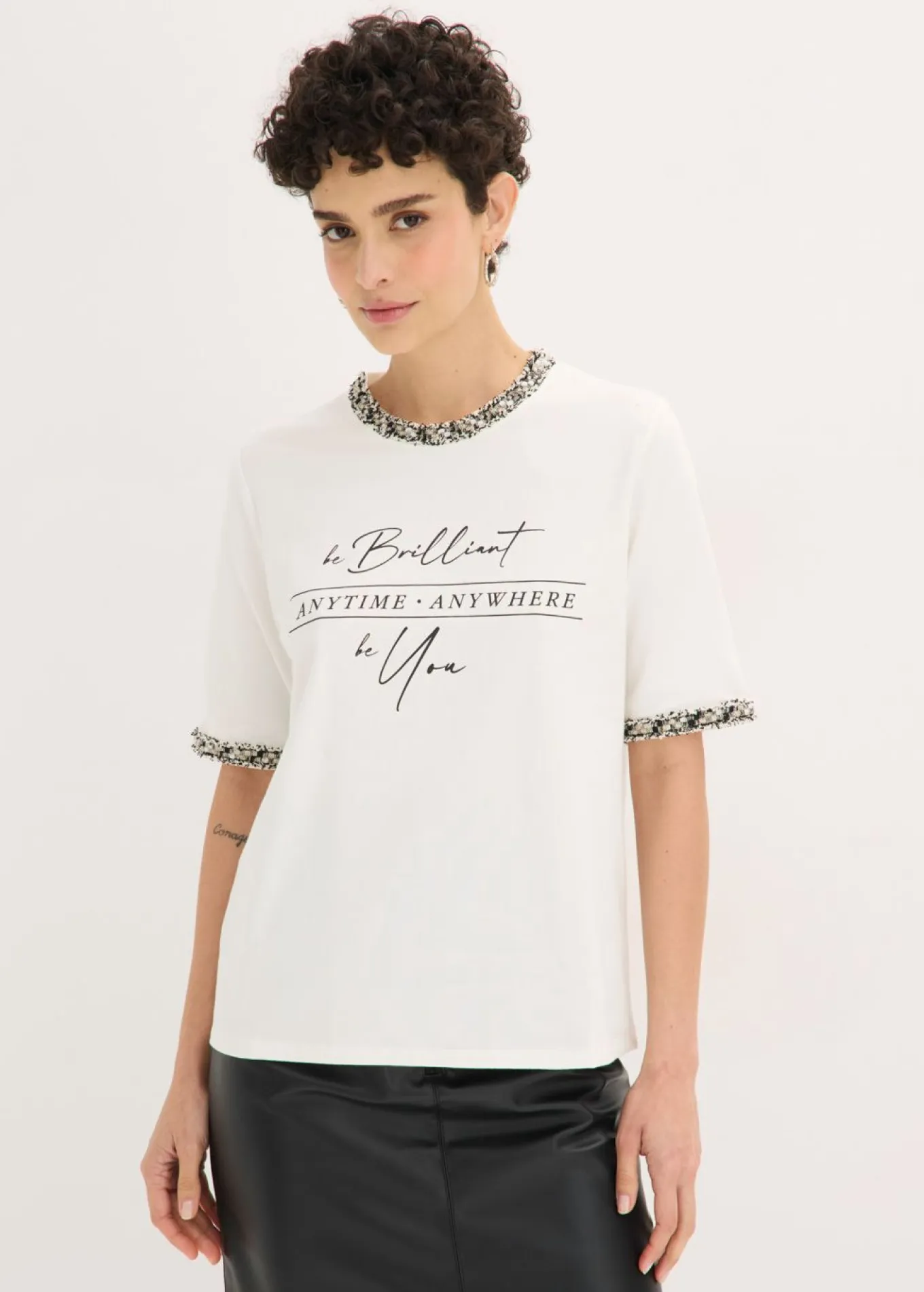 Camiseta de algodón orgánico con cinta decorativa