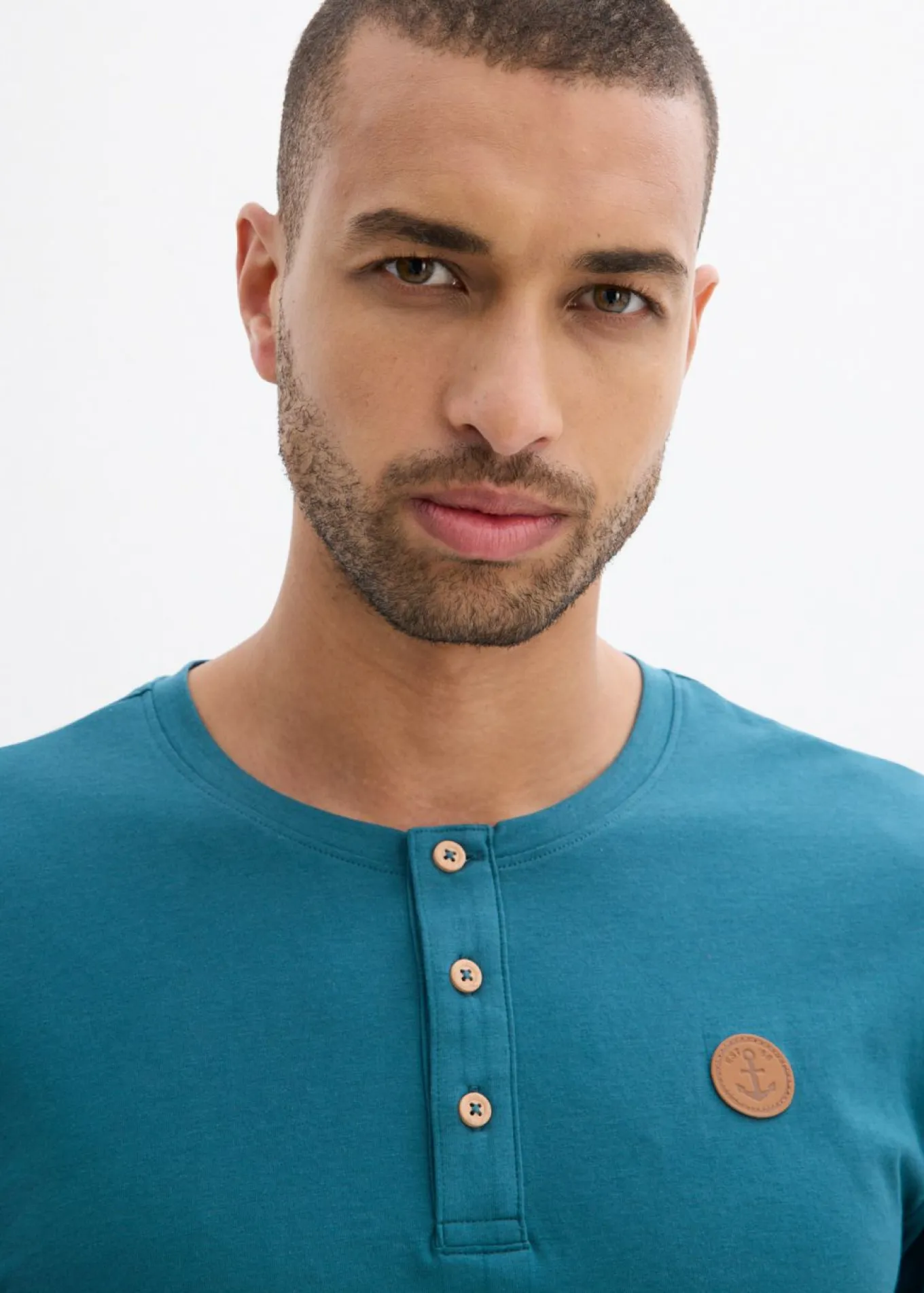Camiseta de algodón orgánico puro con manga larga y cuello henley (2 unidades)