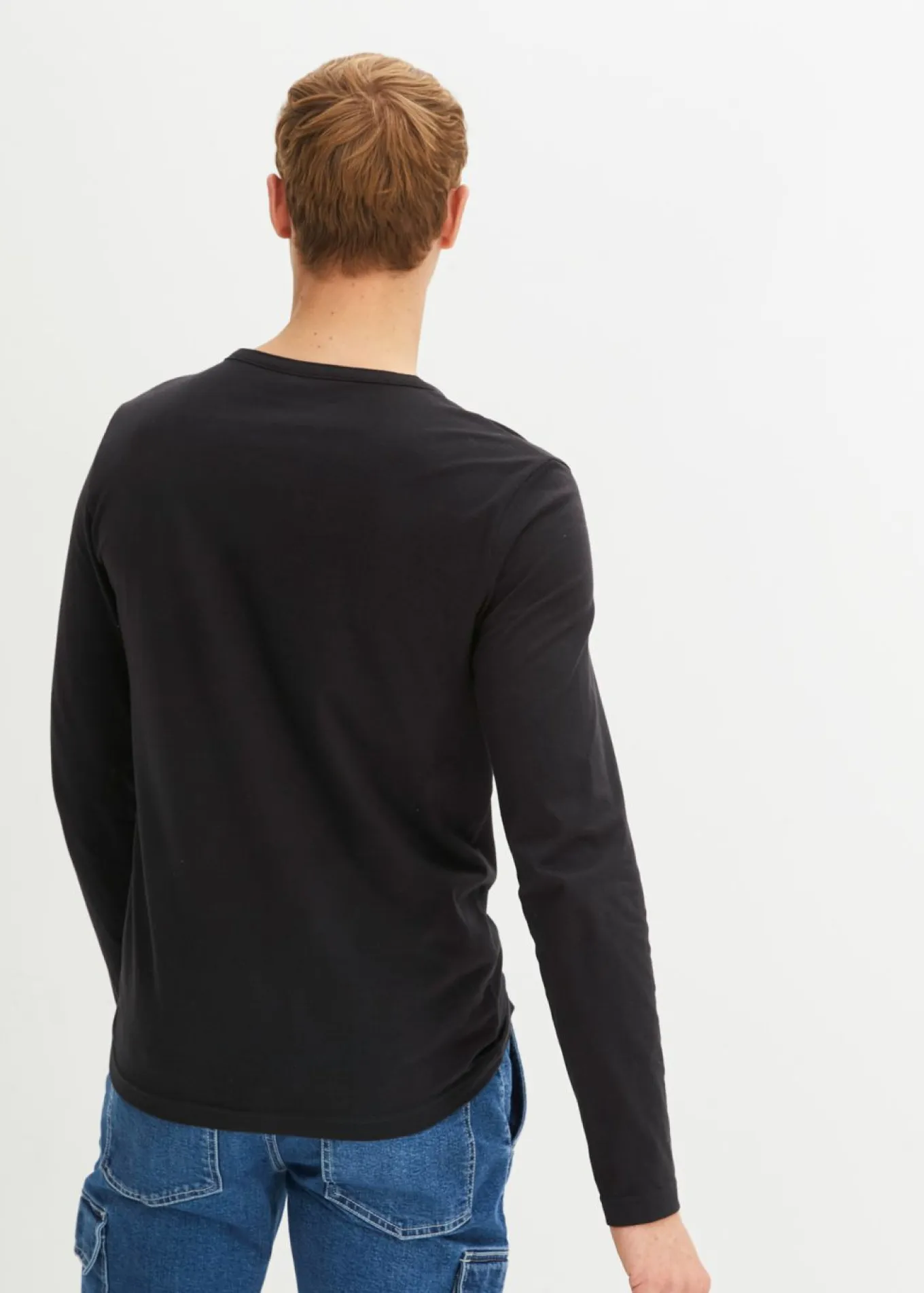 Camiseta de algodón orgánico puro con cuello henley, manga larga y corte entallado