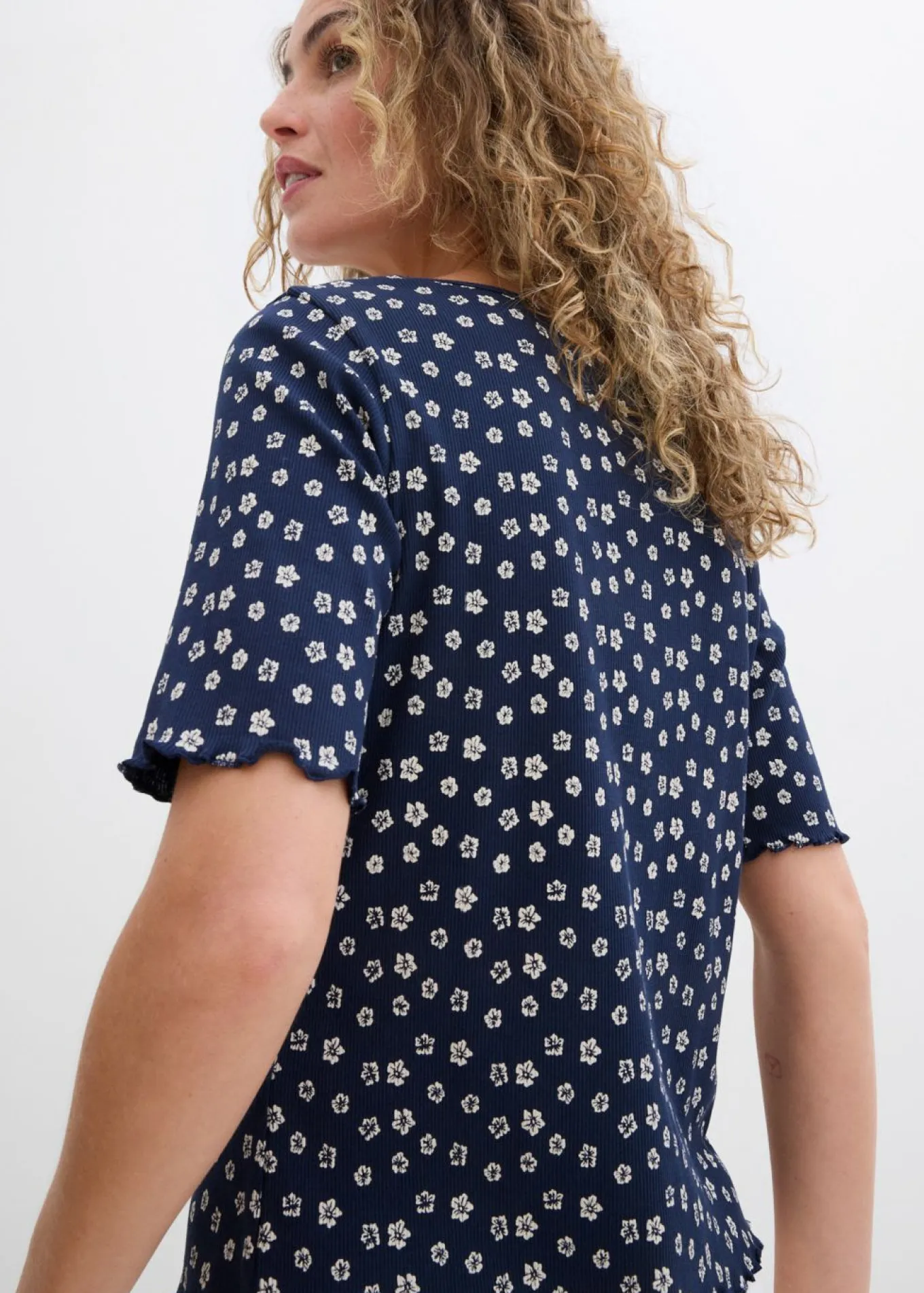 Camiseta de canalé con estampado de flores y manga corta