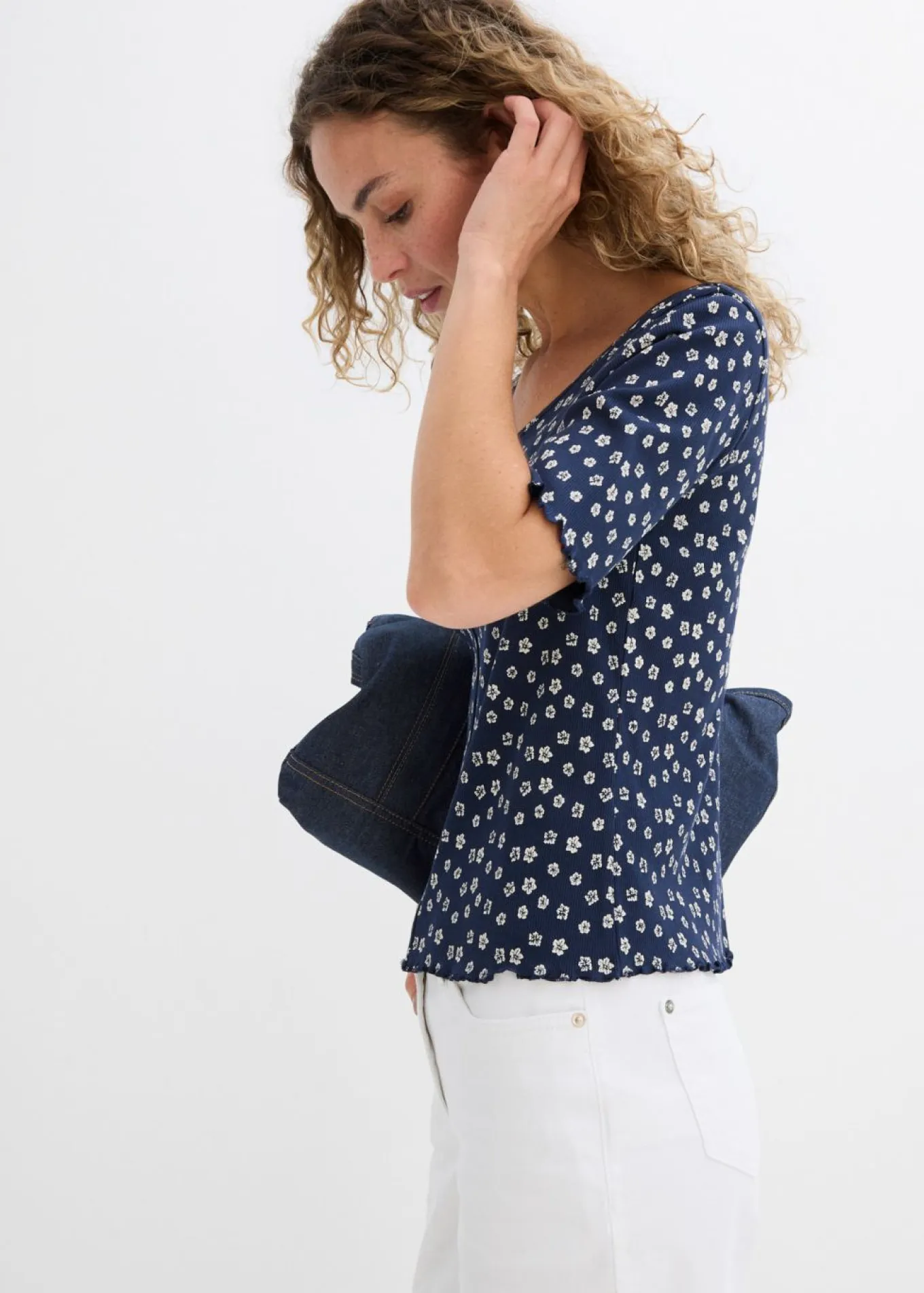 Camiseta de canalé con estampado de flores y manga corta