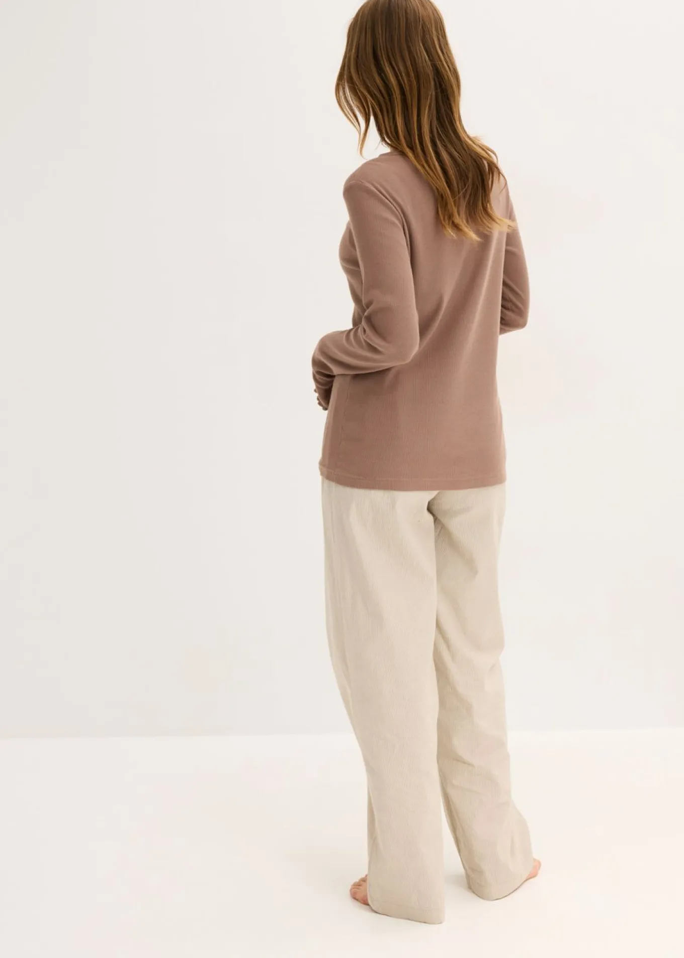Camiseta de canalé con pantalón cómodo