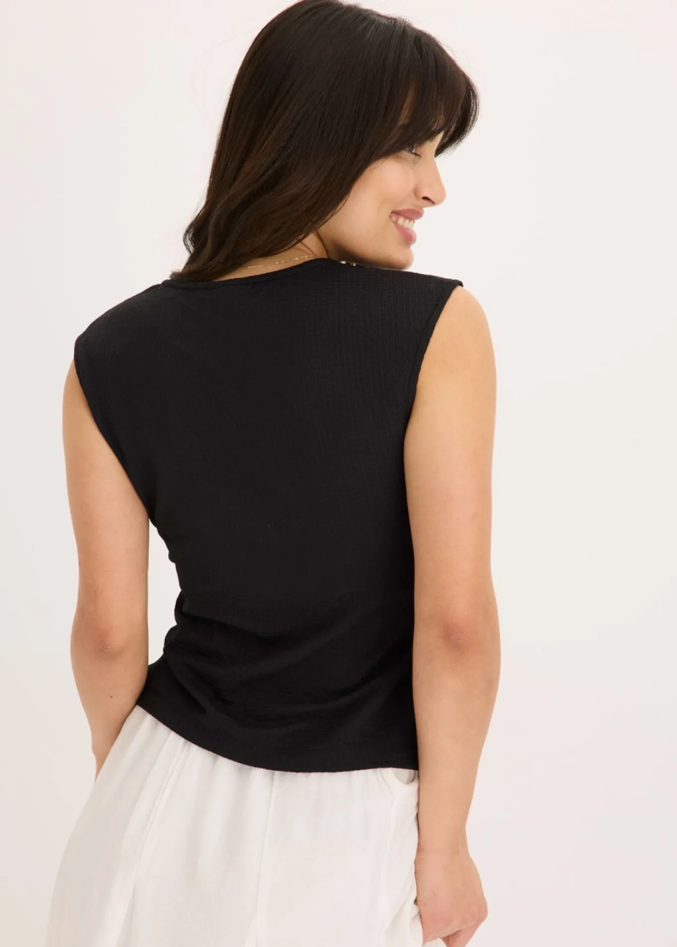 Camiseta de crepé de punto con aspecto cruzado