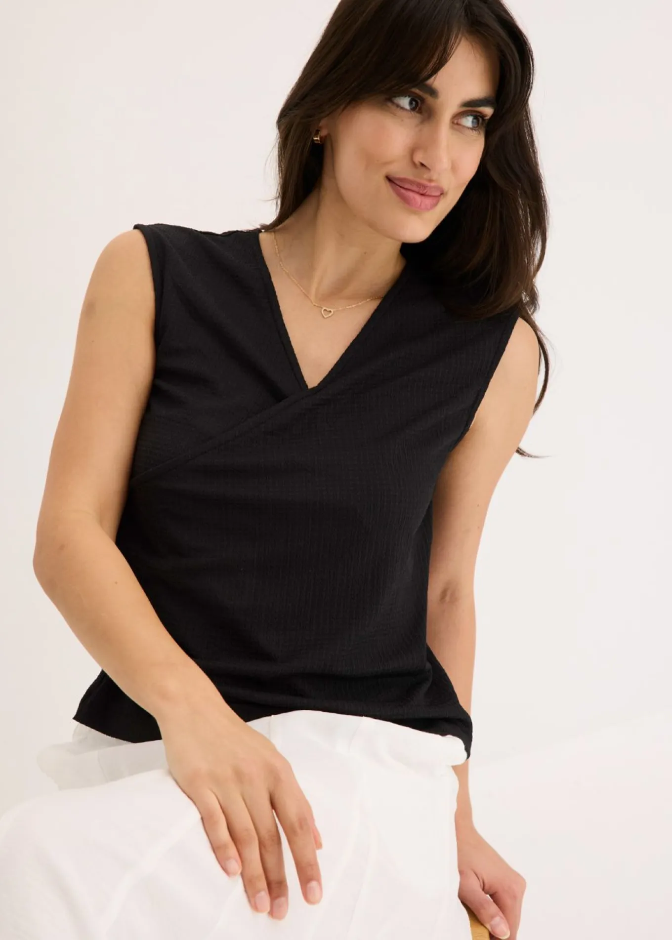 Camiseta de crepé de punto con aspecto cruzado