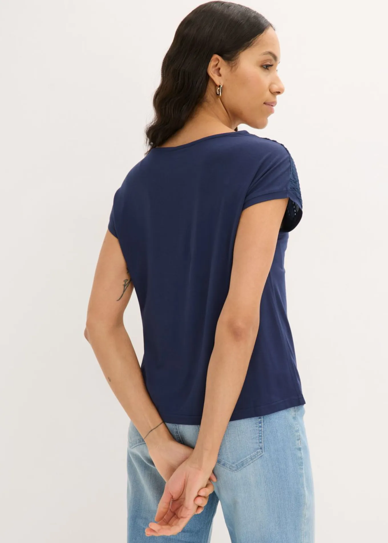 Camiseta de encaje de viscosa suave