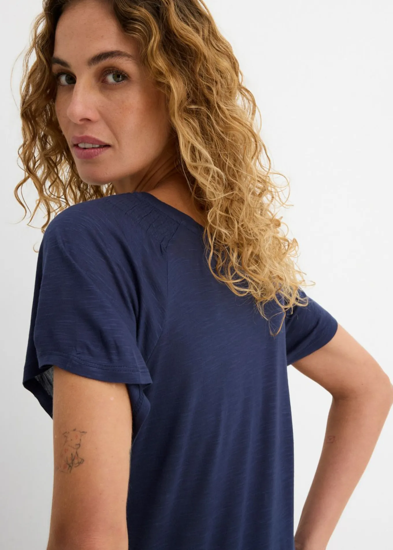 Camiseta de hilo flameado con mangas de murciélago