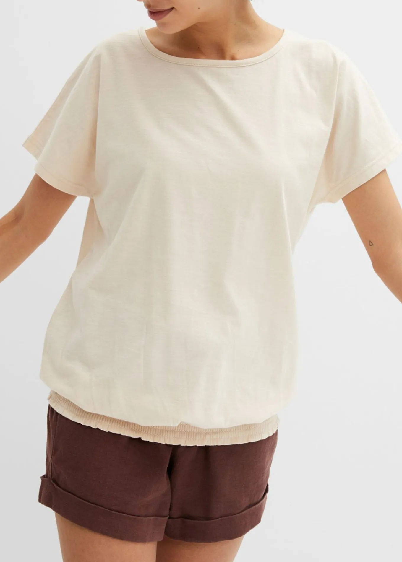 Camiseta de hilo flameado de algodón orgánico con cuello de nido de abeja