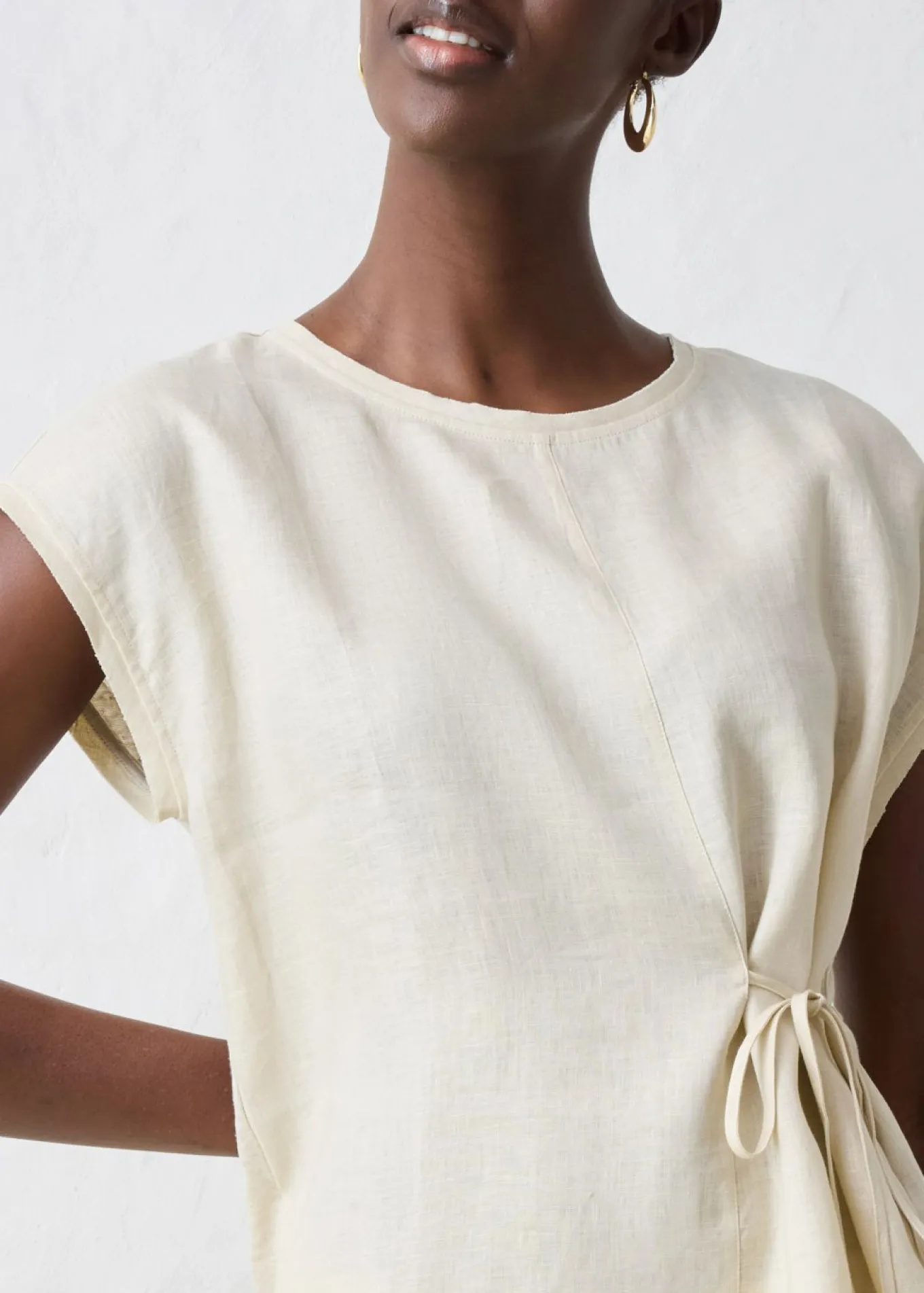Camiseta de lino puro con ribete tejido