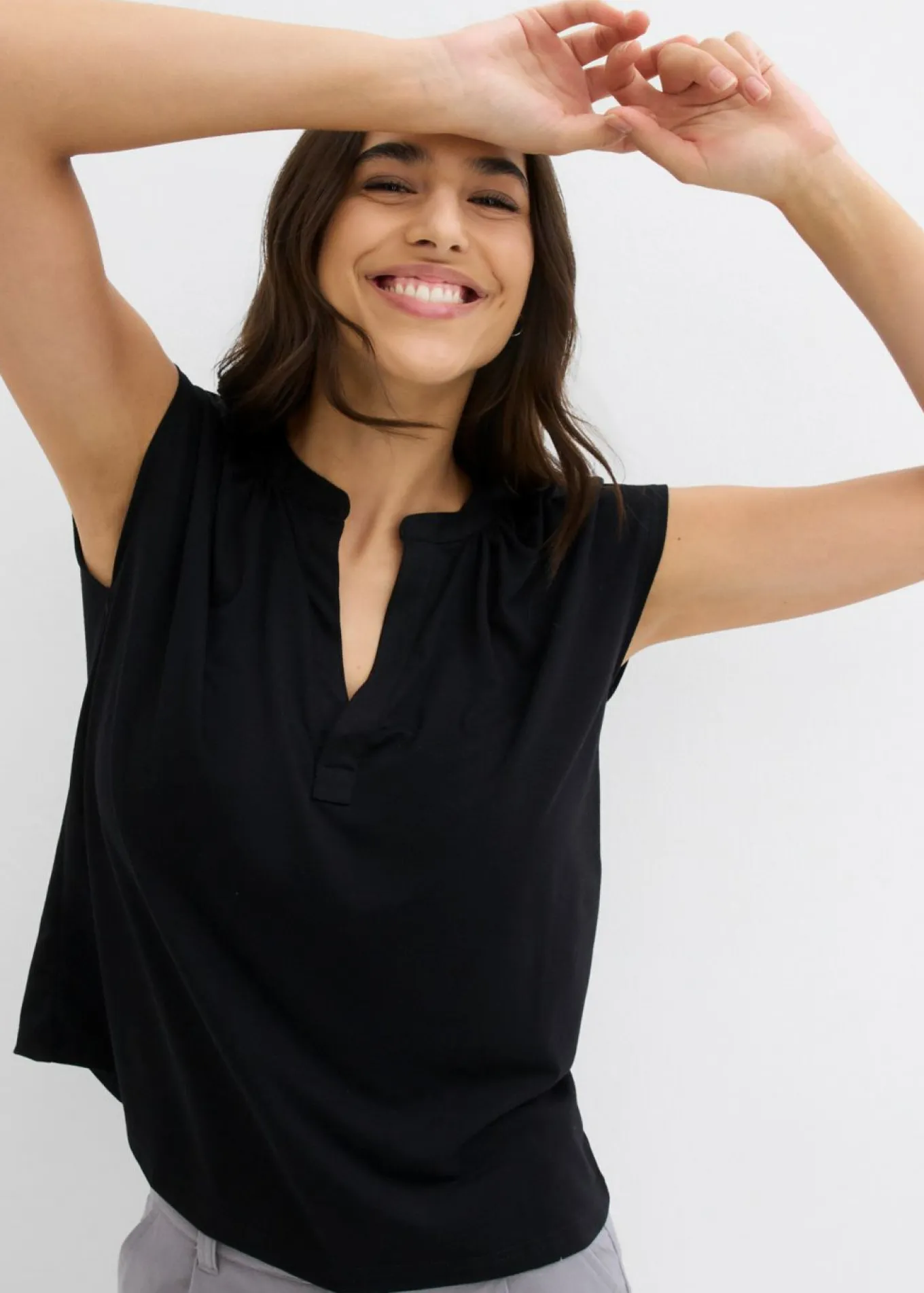 Camiseta de manga corta con escote henley de mezcla de viscosa