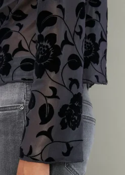 Camiseta de manga larga con leve transparencia