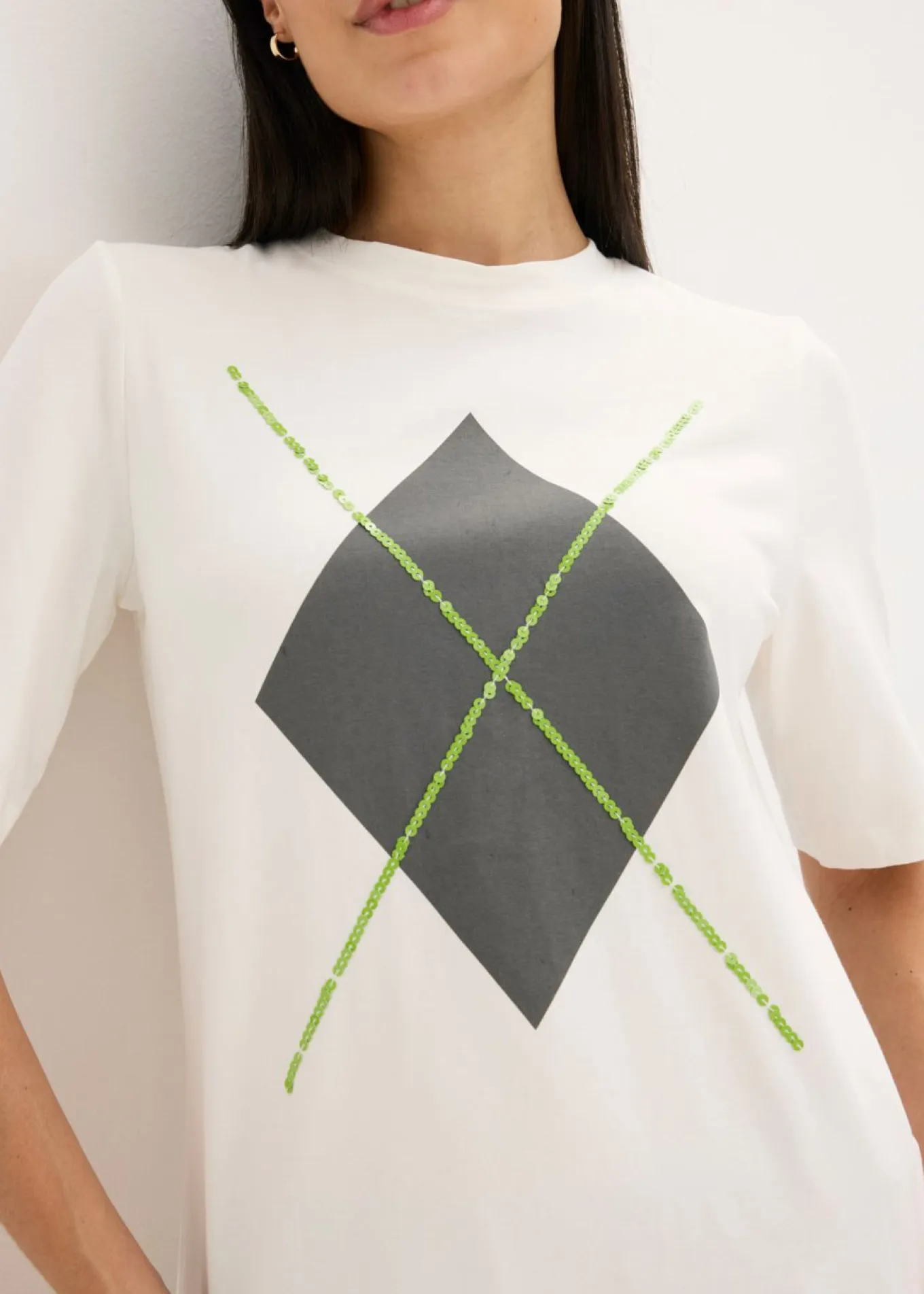 Camiseta de media manga con lentejuelas y estampado