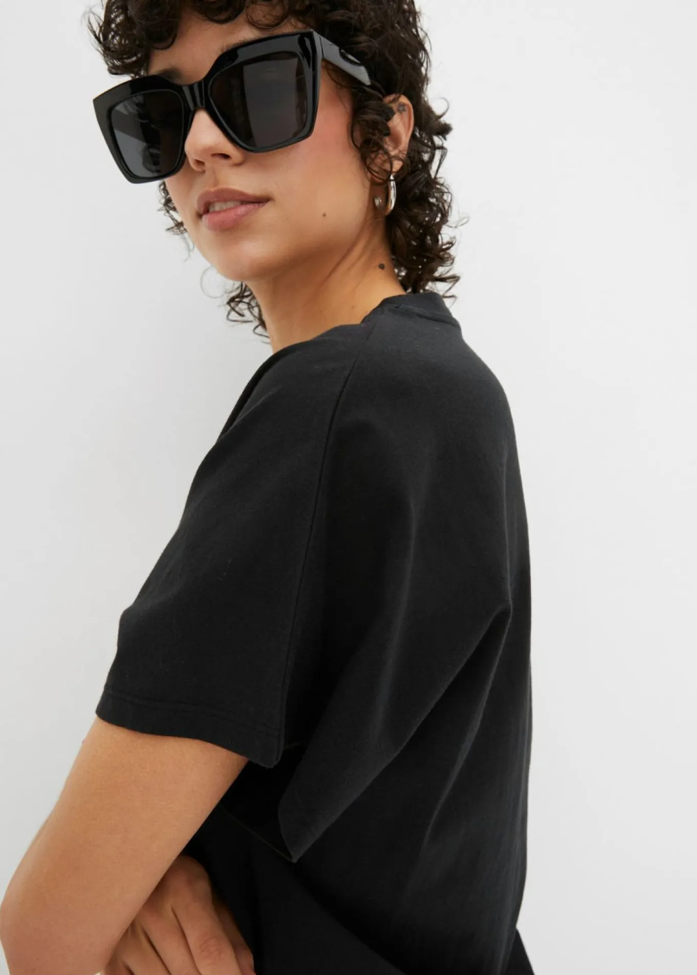 Camiseta de mezcla de algodón y viscosa con detalle de lazo en el dobladillo