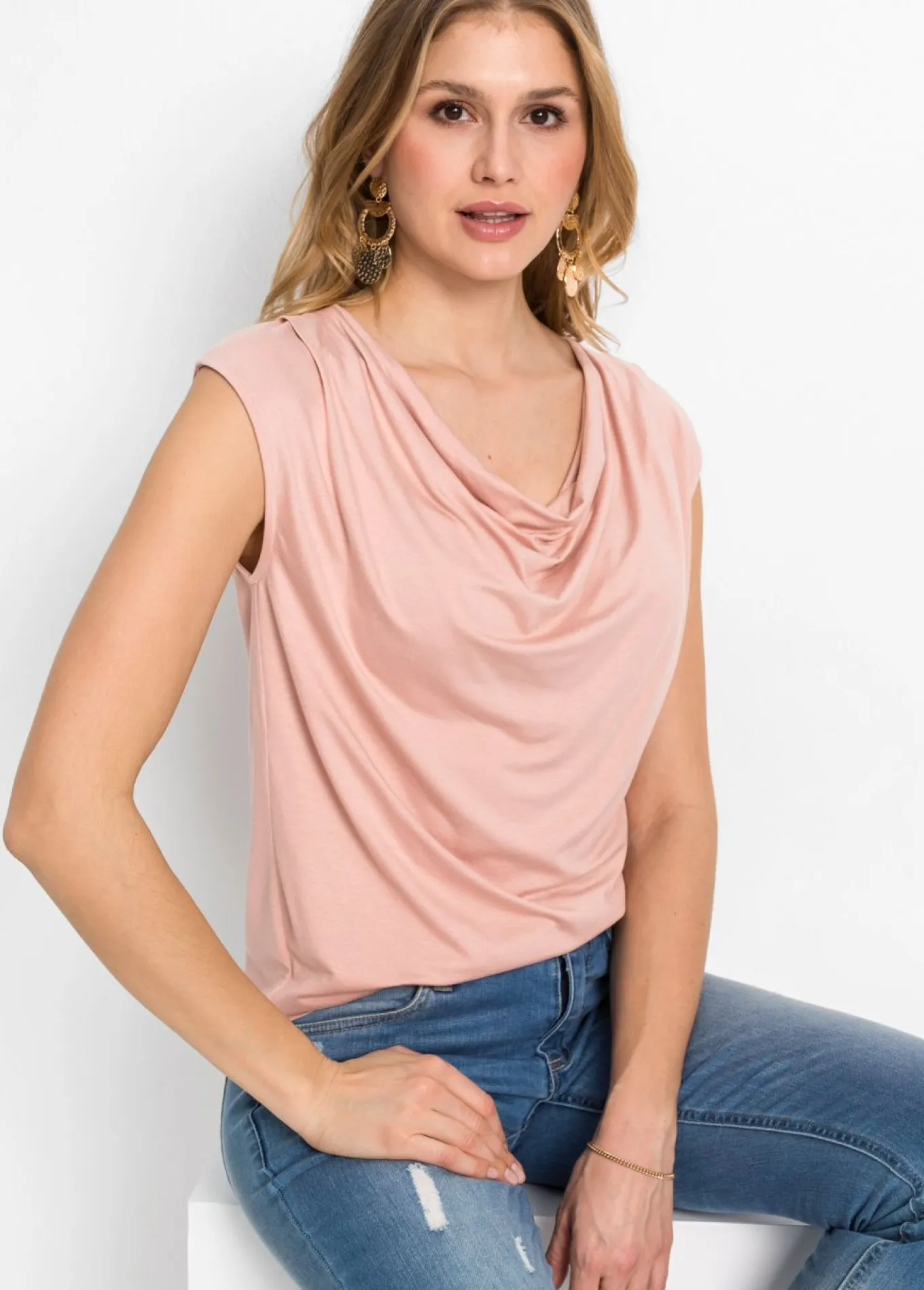 Camiseta de mezcla de viscosa con escote en cascada