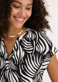 Camiseta de mezcla de viscosa suave con cuello henley