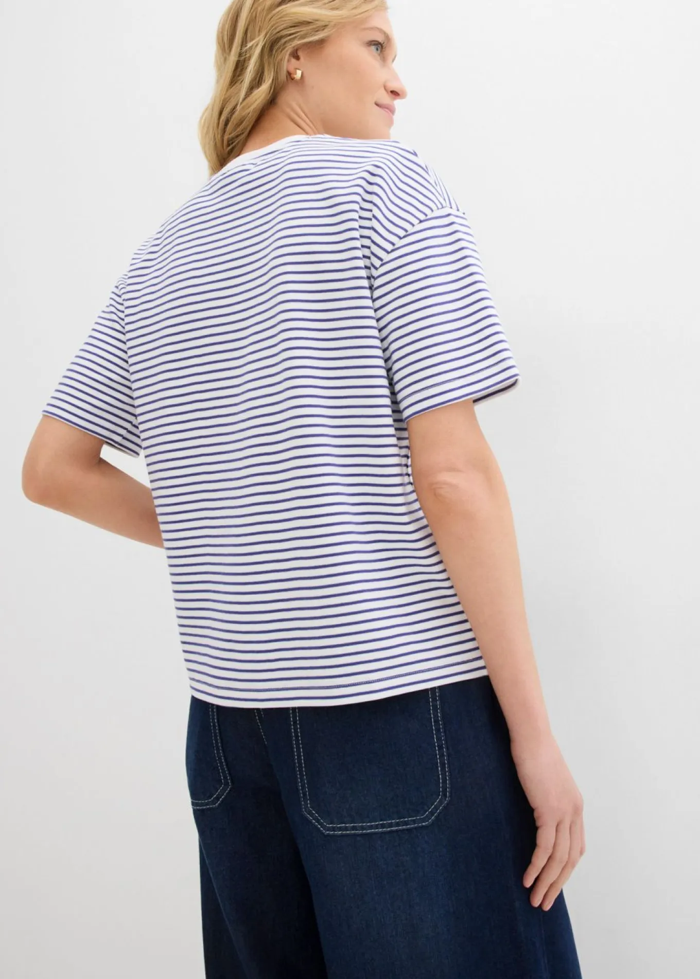 Camiseta de rayas con bordado