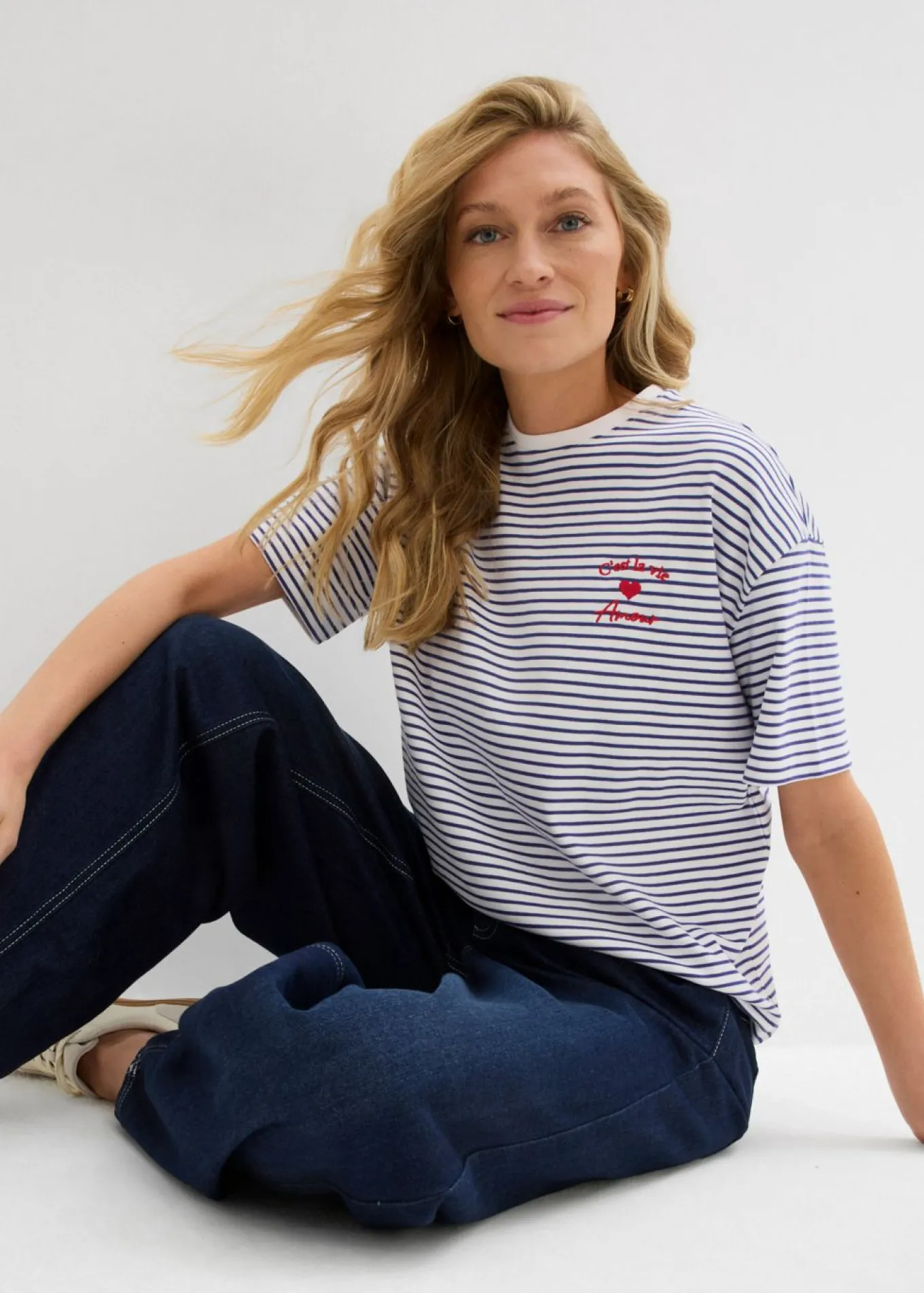 Camiseta de rayas con bordado