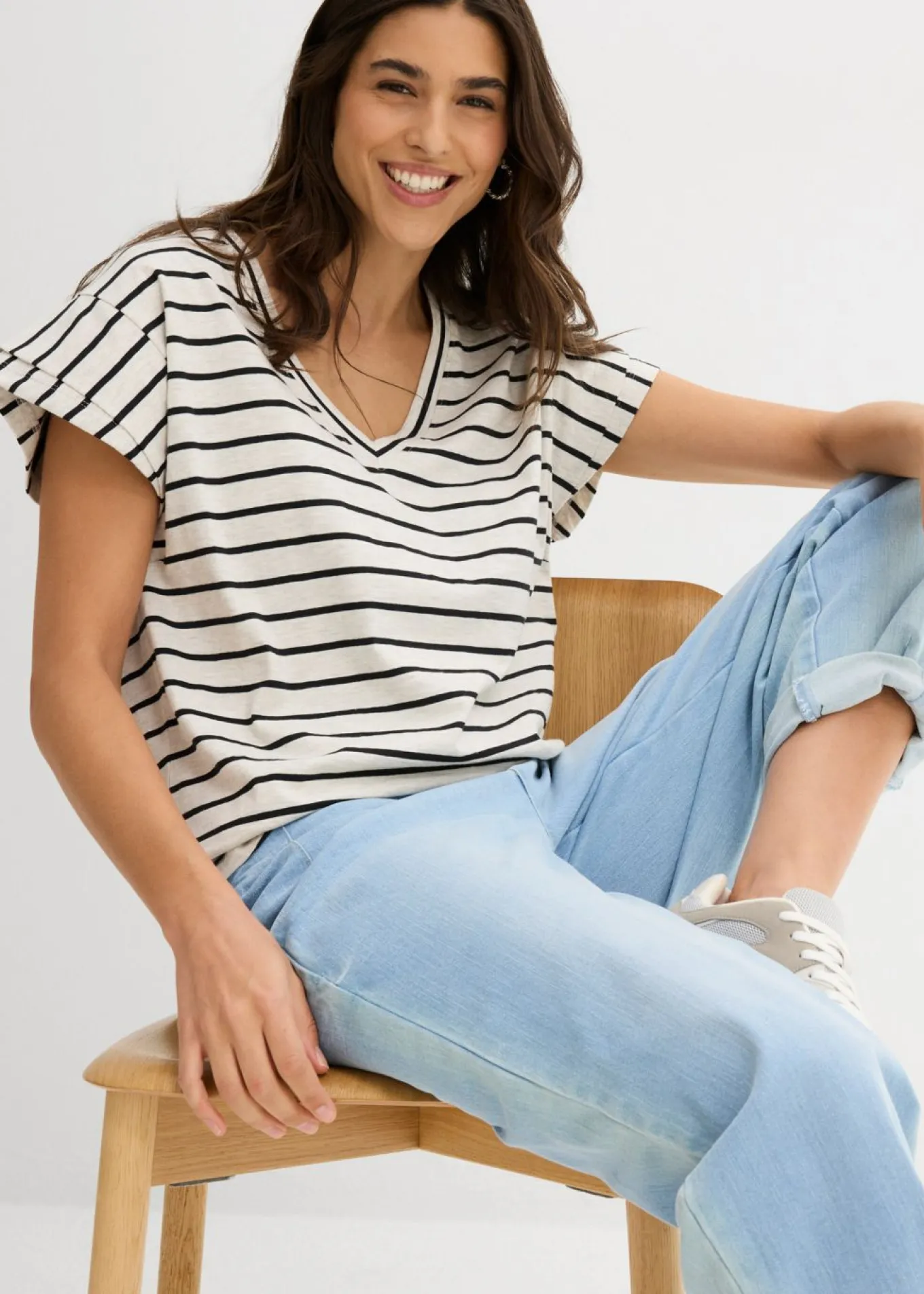 Camiseta de rayas con volantes en las mangas