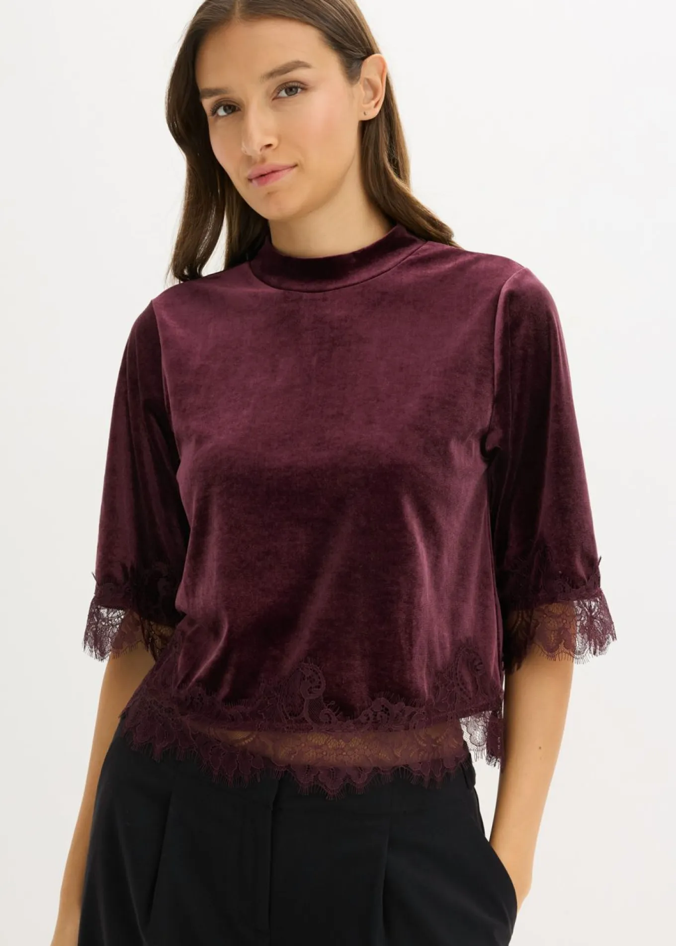 Camiseta de terciopelo con encaje