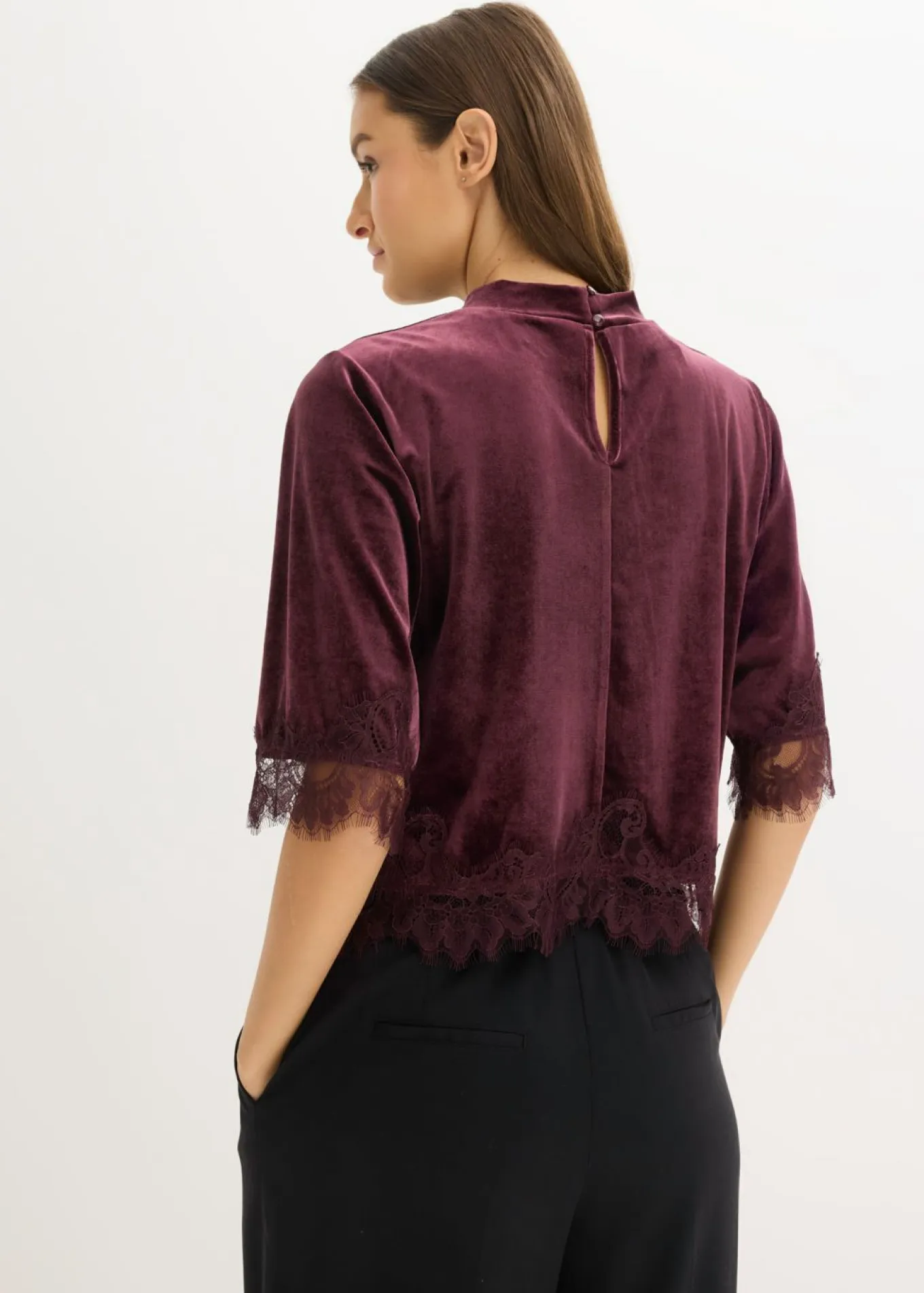 Camiseta de terciopelo con encaje