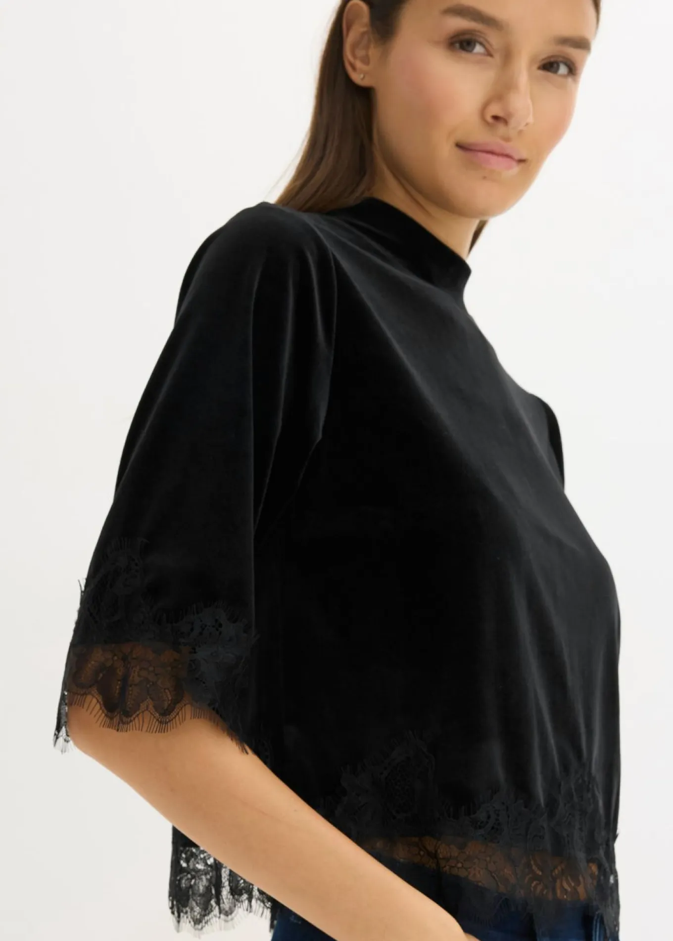 Camiseta de terciopelo con encaje