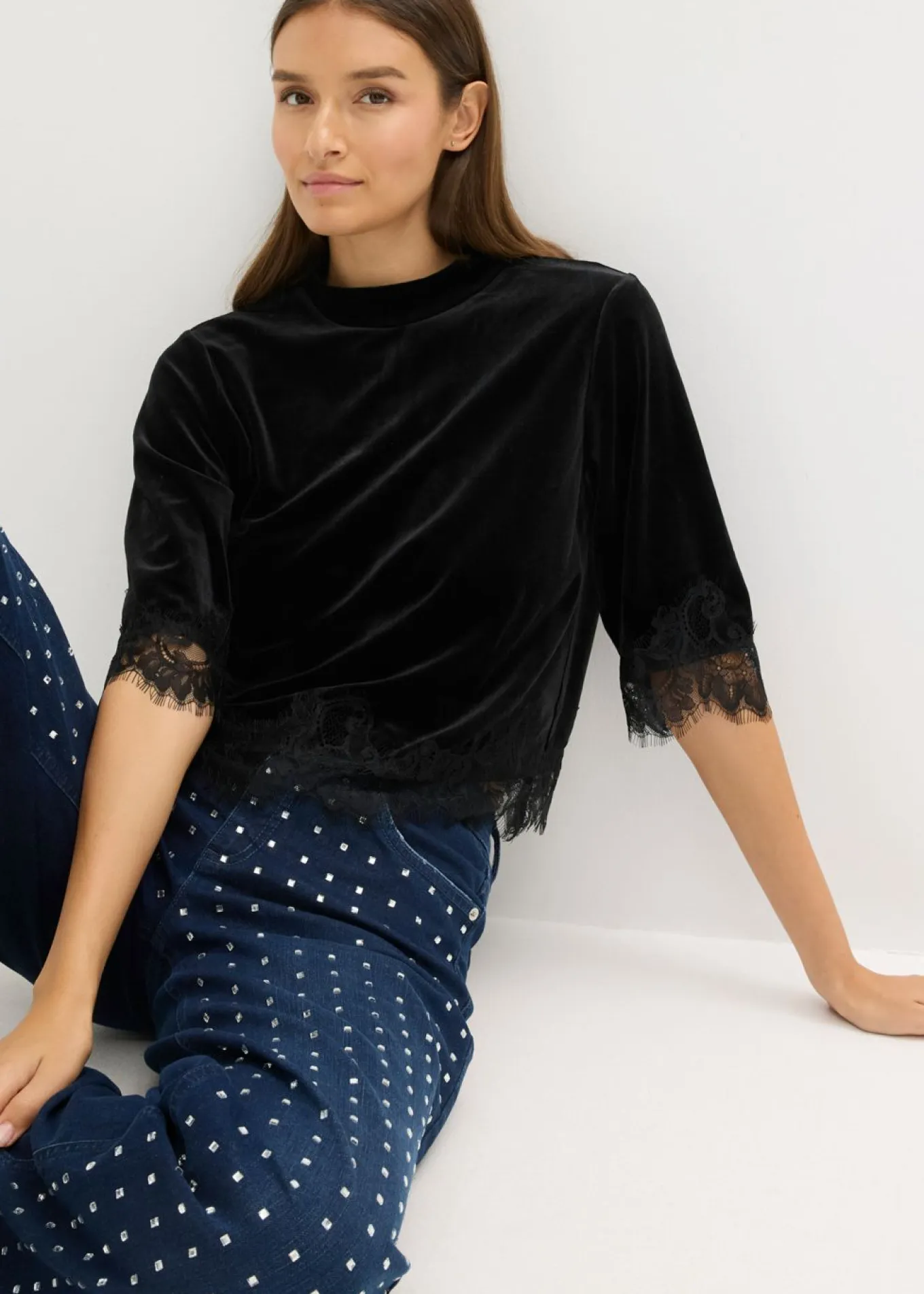 Camiseta de terciopelo con encaje