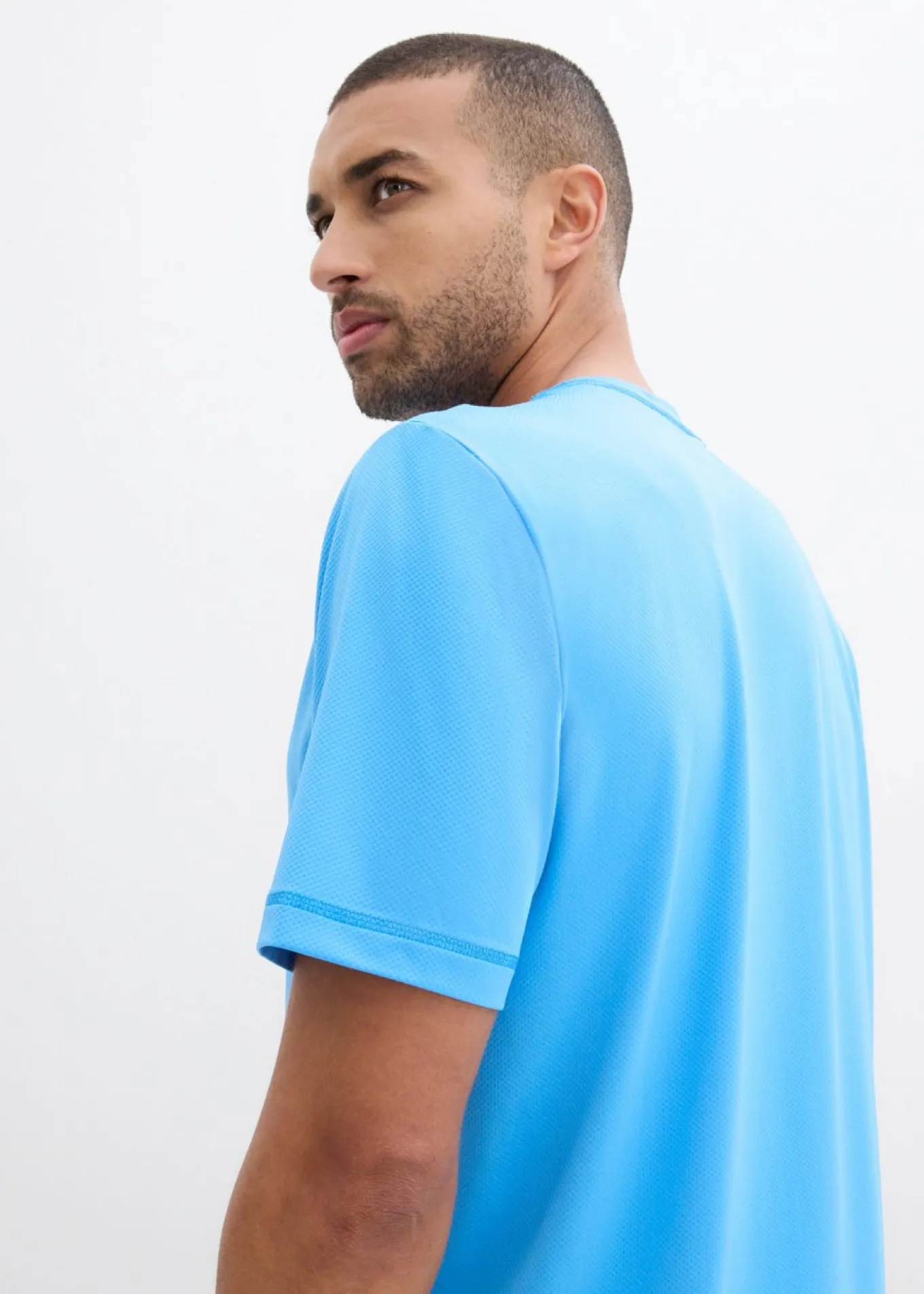 Camiseta deportiva con aspecto estructurado
