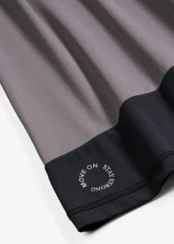Camiseta deportiva con aspecto estructurado