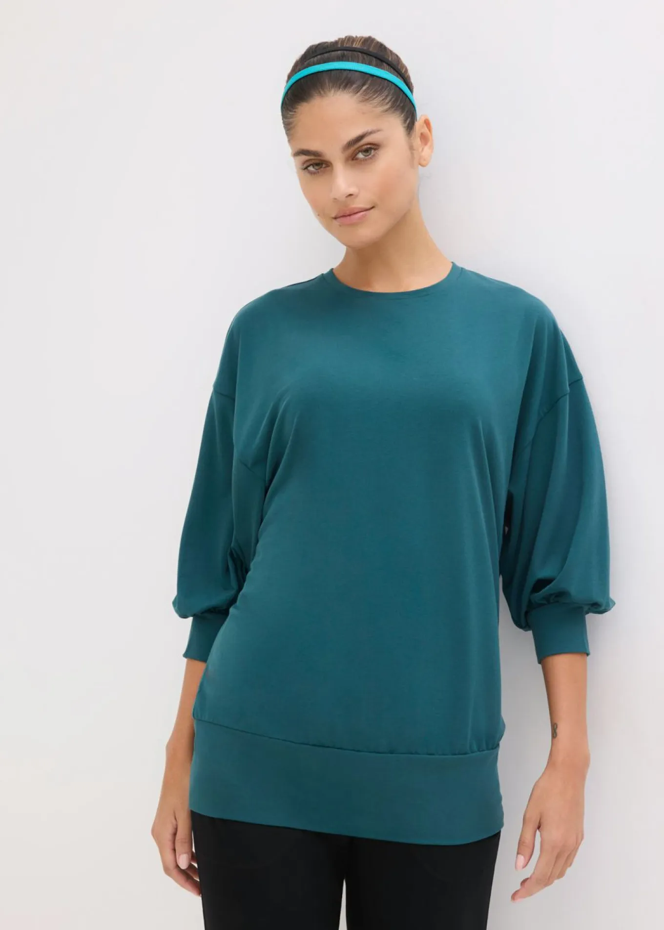 Camiseta deportiva con corte holgado, mangas ¾ y material de secado rápido