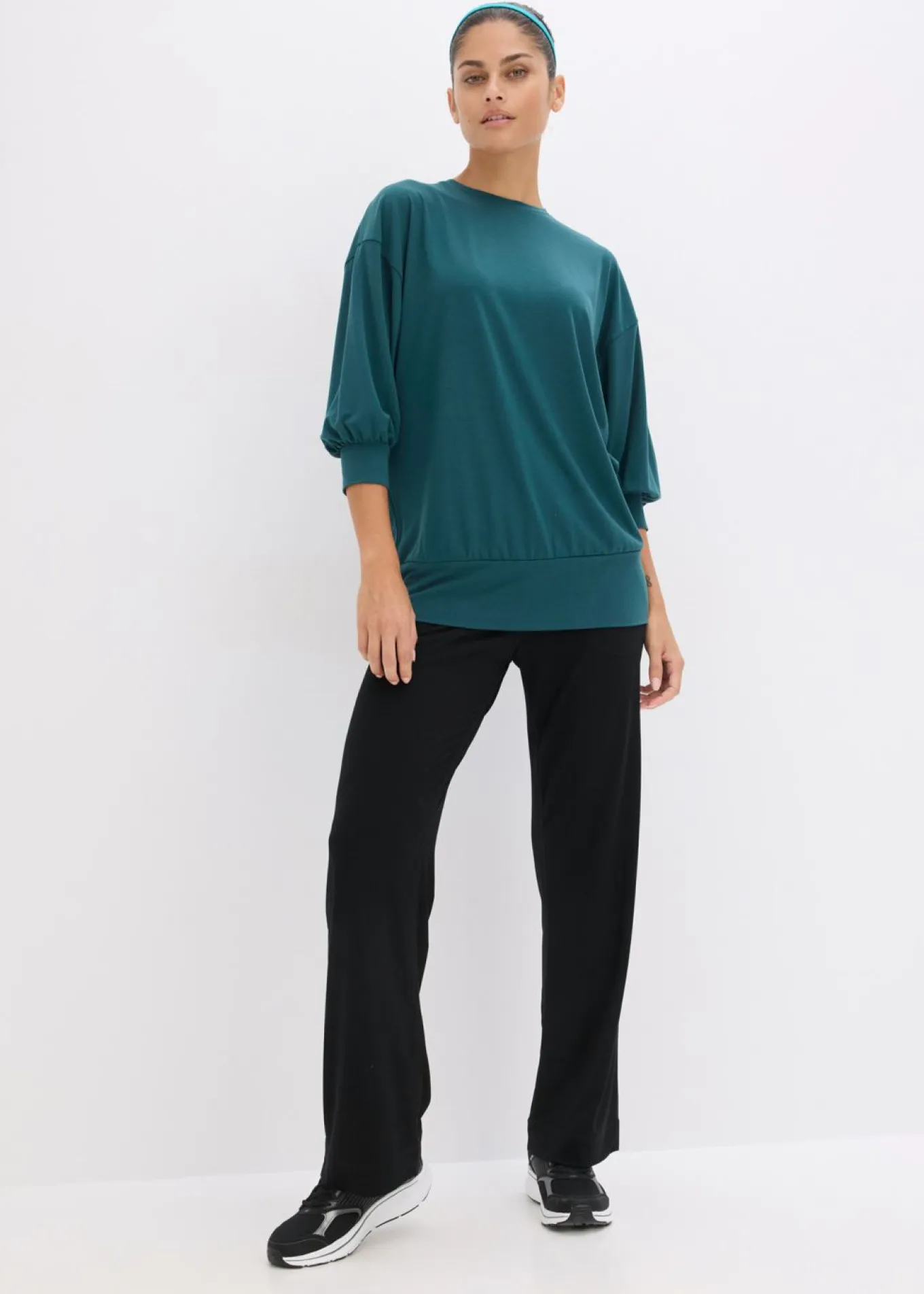 Camiseta deportiva con corte holgado, mangas ¾ y material de secado rápido
