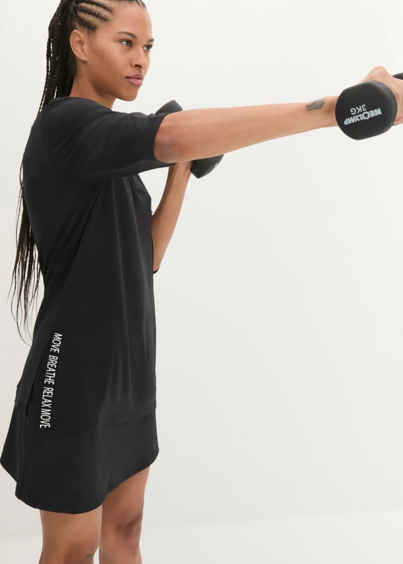 Camiseta deportiva larga con abertura y material de secado rápido
