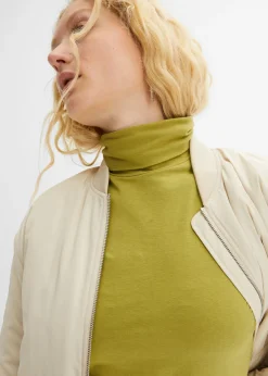 Camiseta elástica de cuello vuelto y manga larga