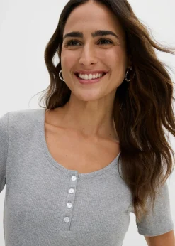 Camiseta henley con algodón orgánico puro