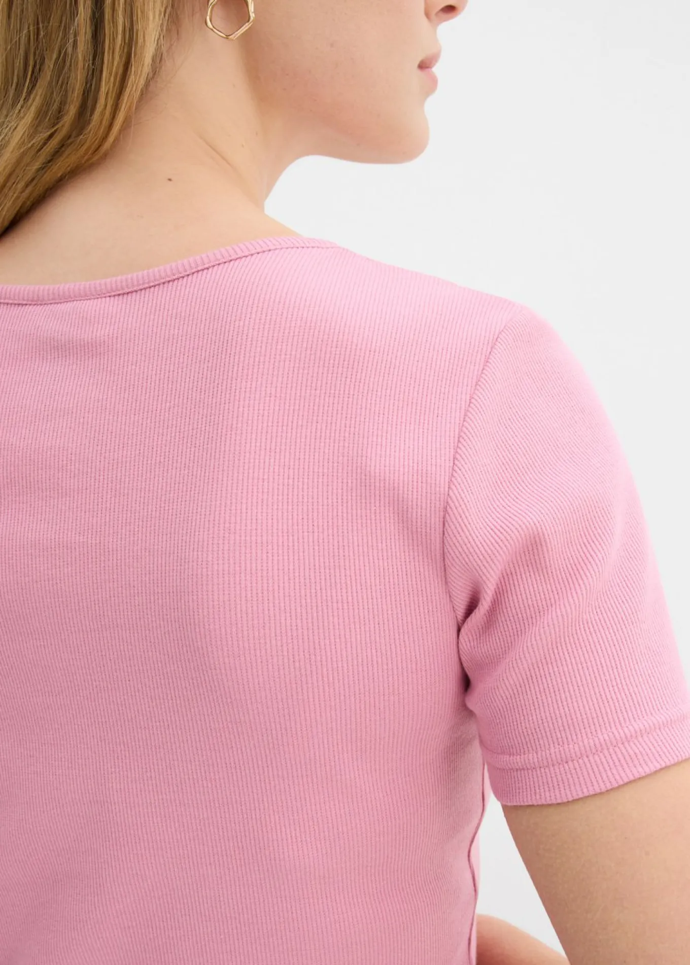 Camiseta henley con algodón orgánico puro