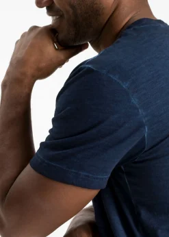 Camiseta henley de algodón orgánico puro con manga corta y aspecto lavado
