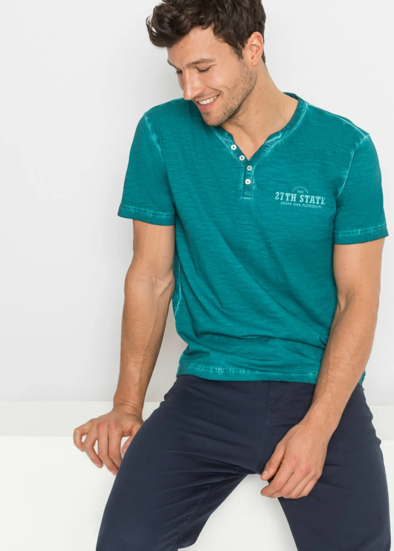 Camiseta henley de algodón orgánico puro con manga corta y aspecto lavado