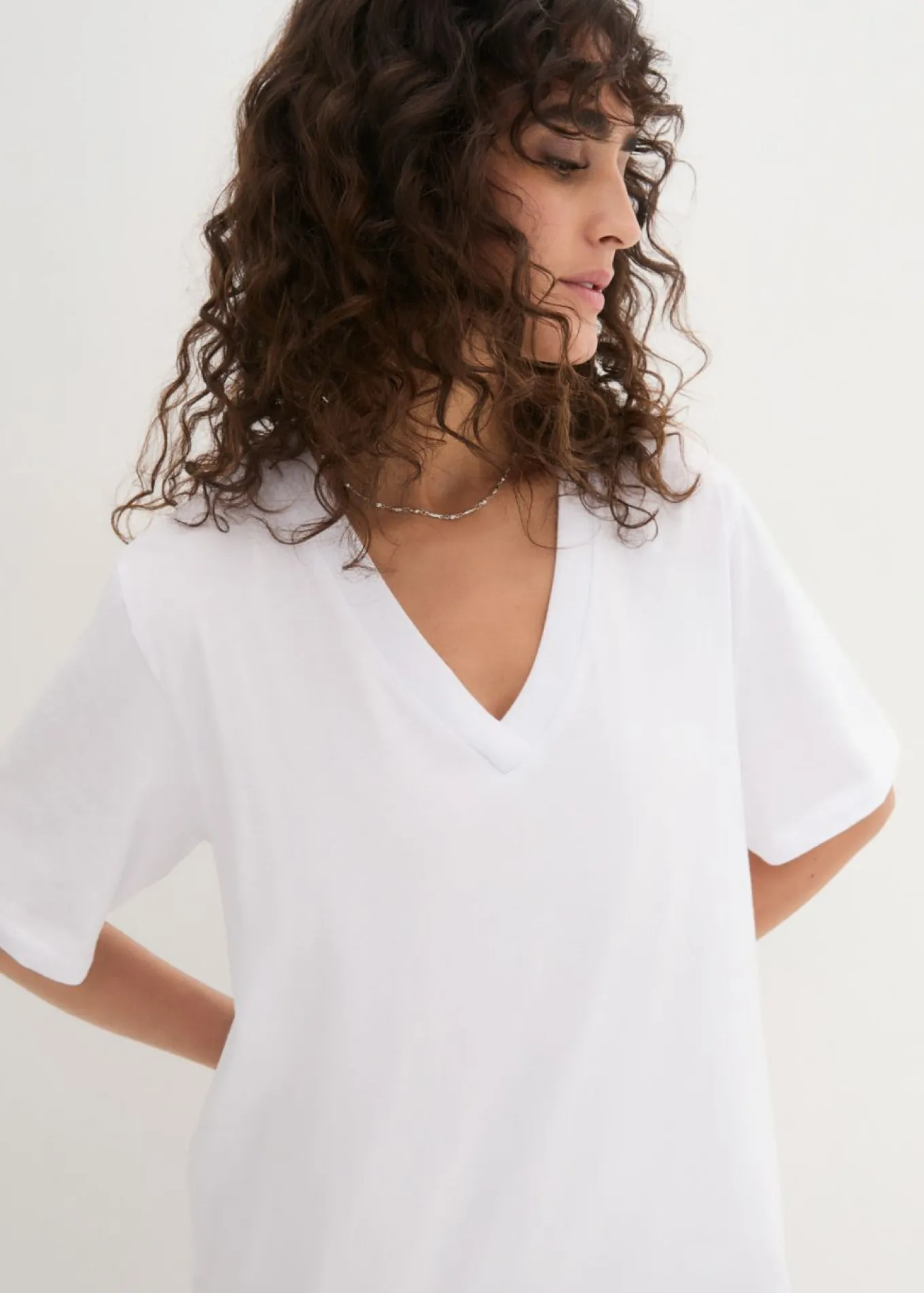 Camiseta larga ancha con cuello en V, manga corta (5 unidades)