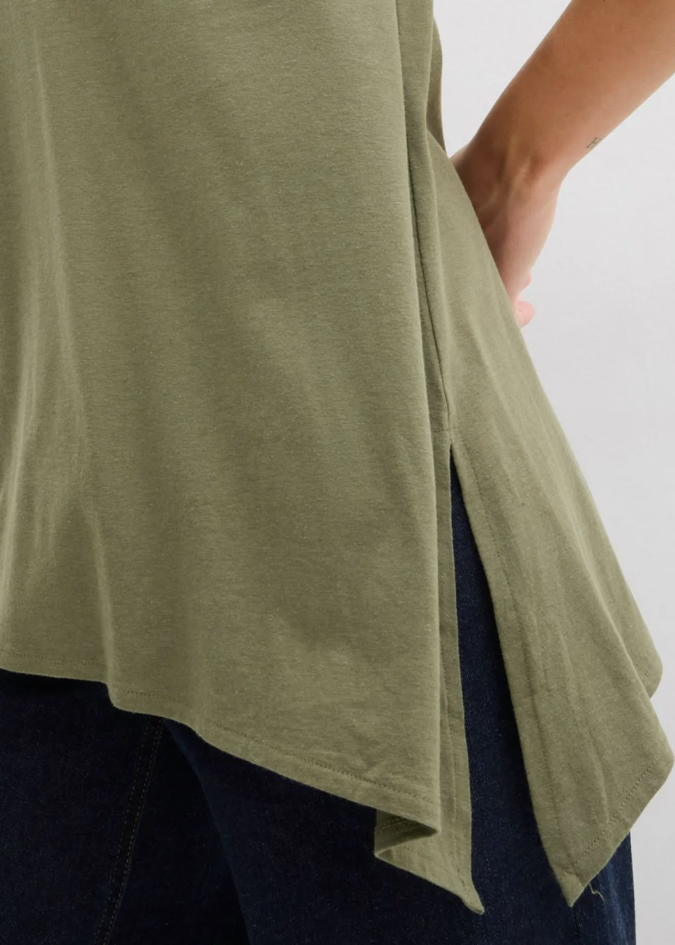 Camiseta larga asimétrica de mezcla de algodón y viscosa