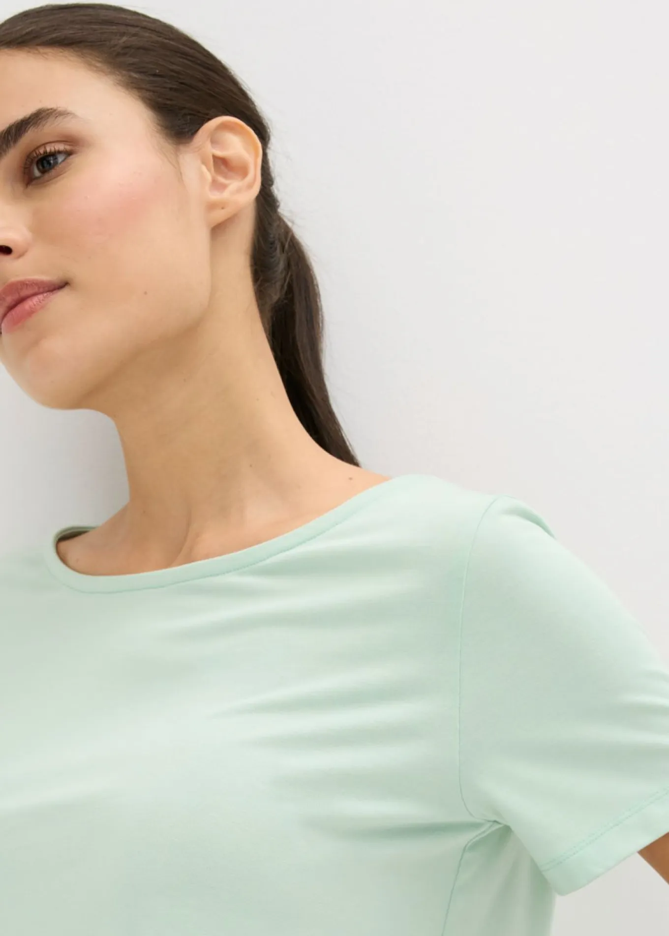 Camiseta larga deportiva con espalda abierta