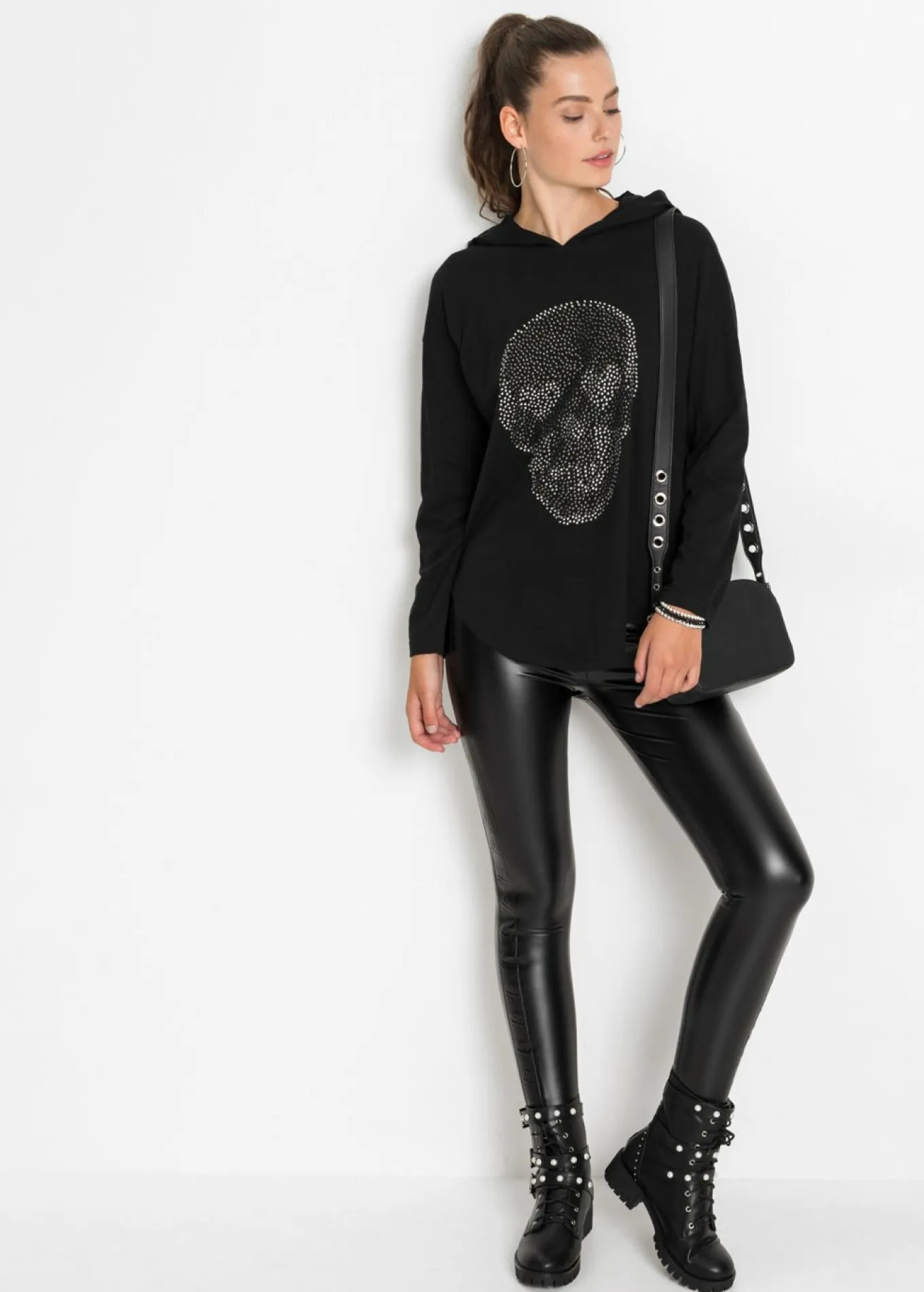 Camiseta larga oversize con capucha